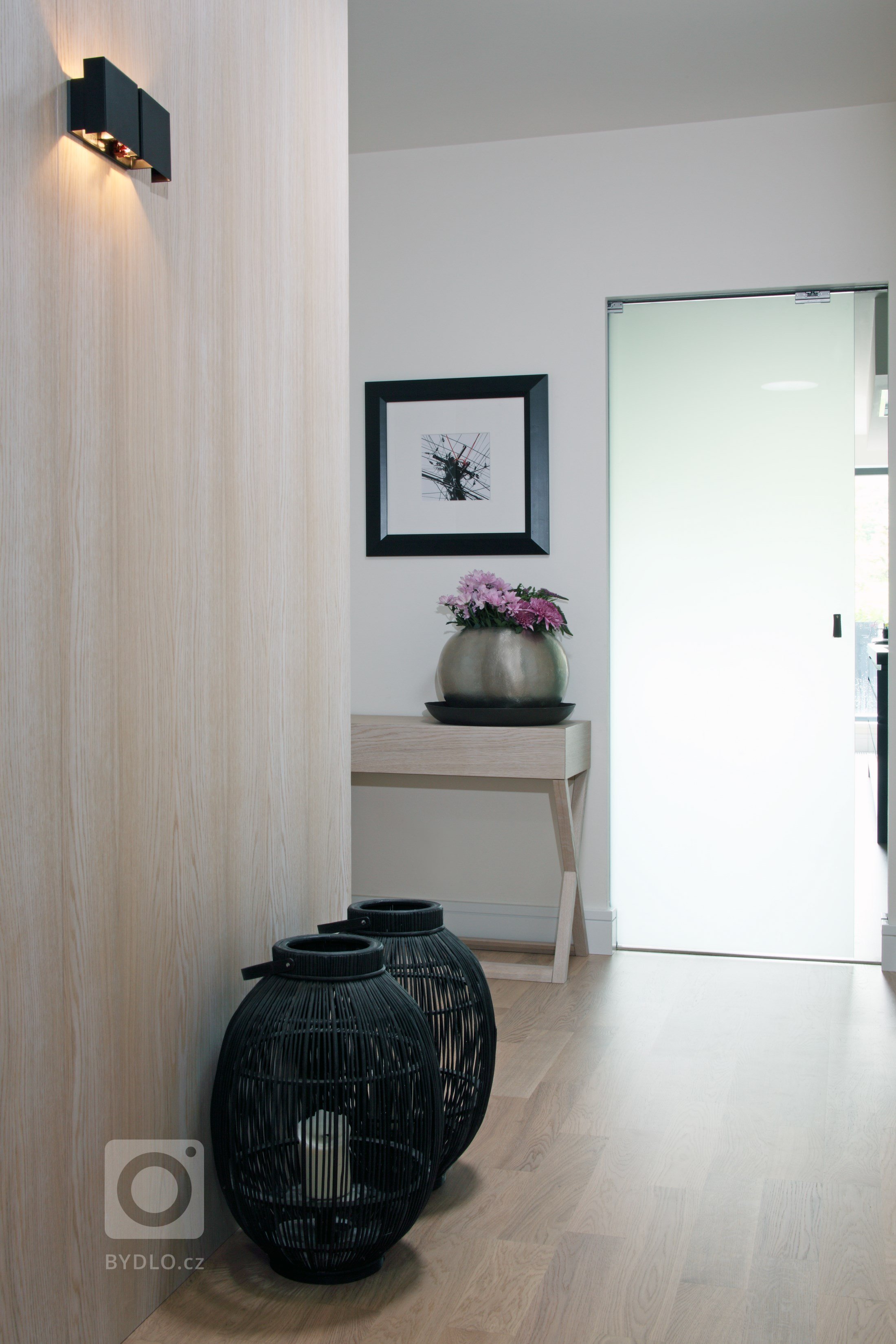 DISPOZIČNÍ ŘEŠENÍ A KOMPLETNÍ REALIZACE INTERIÉRU PRO RODINU S DVĚMA DĚTMI. KLIENT NÁM PONECHAL VOLNOU RUKU A TĚŠÍ NÁS, ŽE BYL S VÝSLEDKEM SPOKOJEN.
