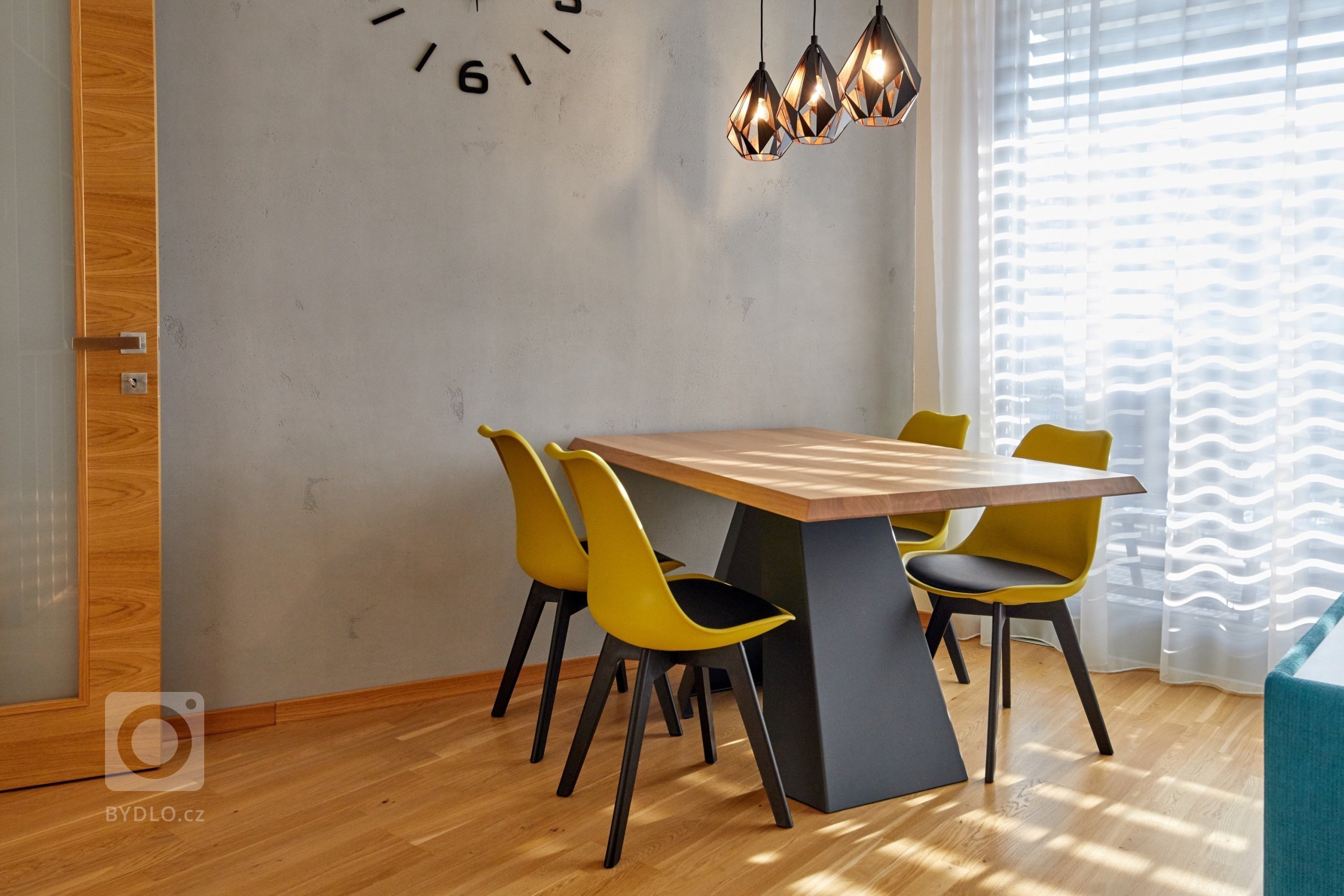 Ďalšia vydarená realizácia interiéru. Tentokrát sa jednalo o byt v Cubicon Gardens v Bratislave.&nbsp; :)

Výnimočné bolo hlavne vyriešenie prepojenia resp.…