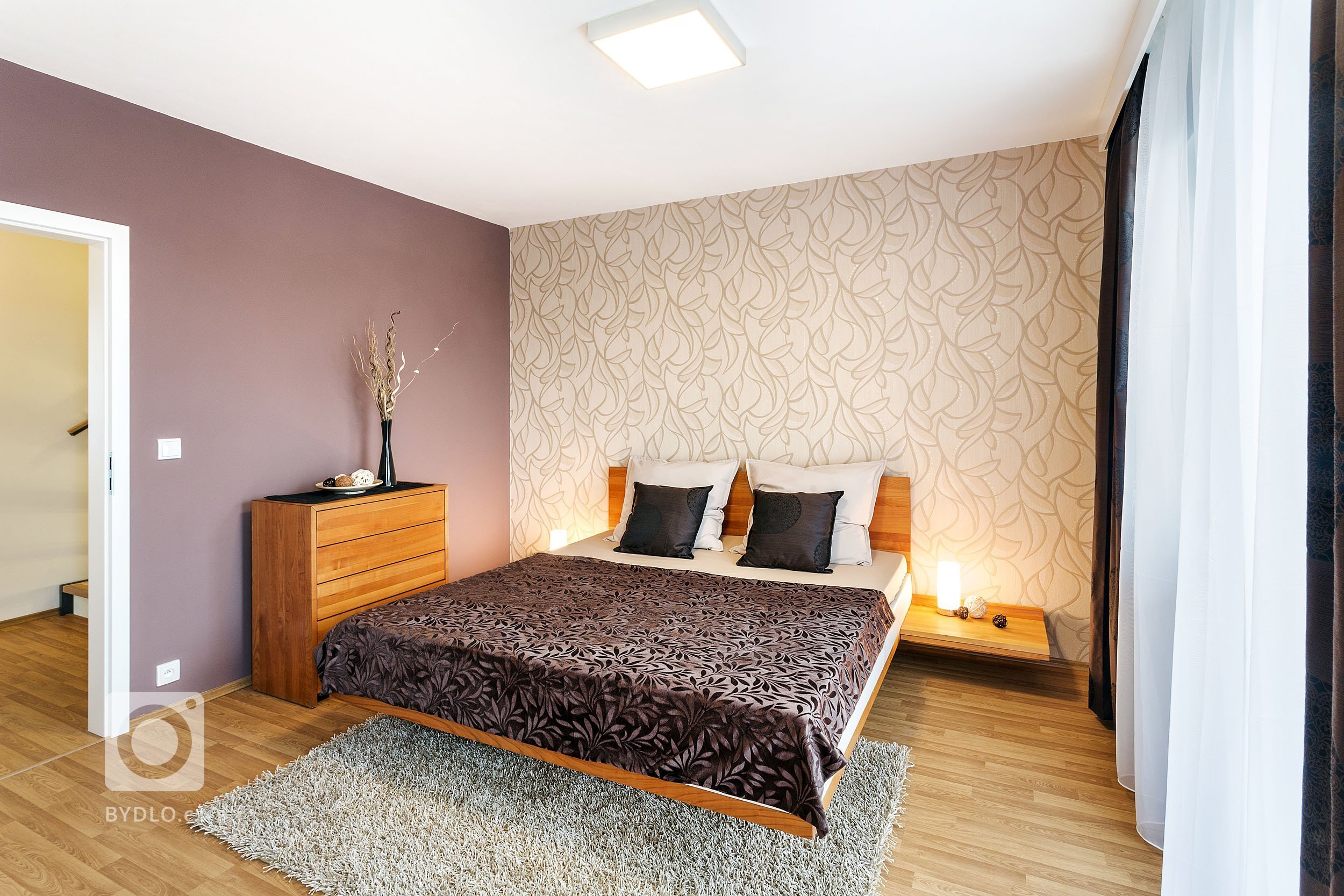 Návrh a realizace kompletního vybavení vzorového domu

Vzorový dům se nachází v jižní části Prahy 4 - v rezidenci Vrtilka. Tento řadový rodinný dům má tři…