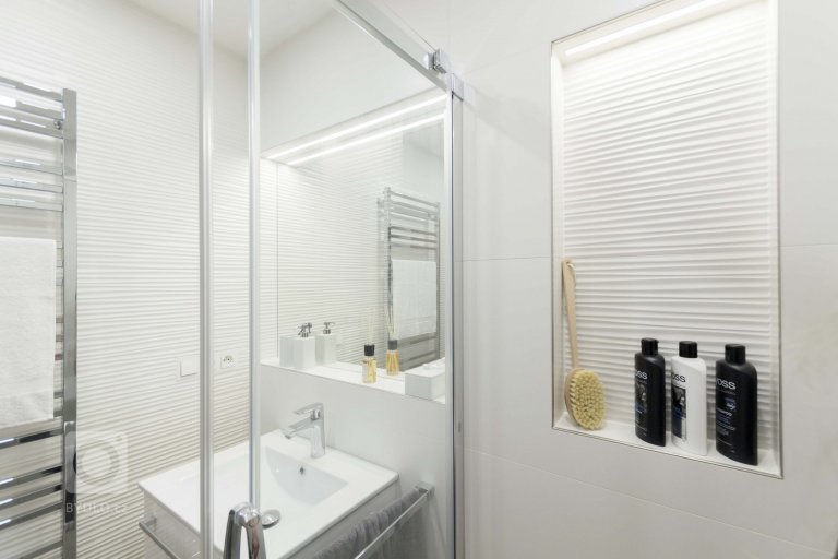 add picture to album