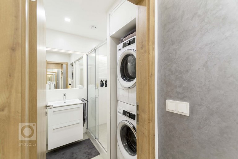 add picture to album