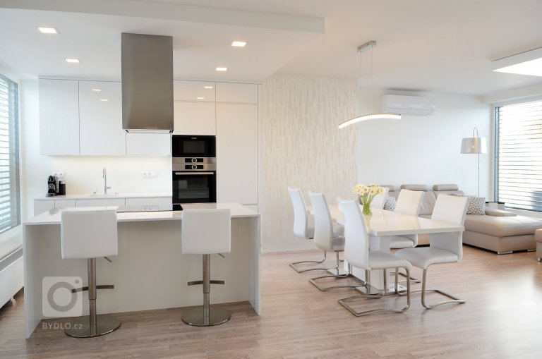 add picture to album