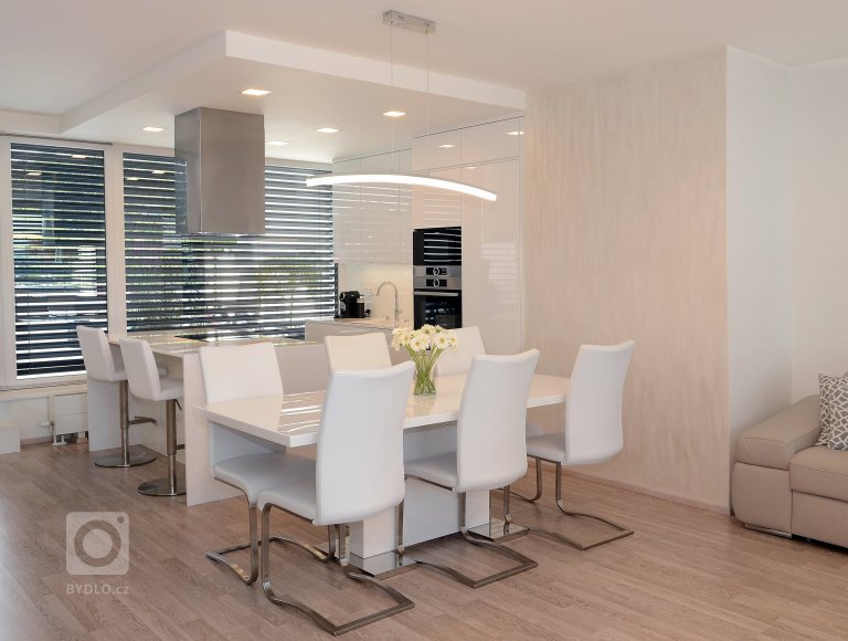 add picture to album