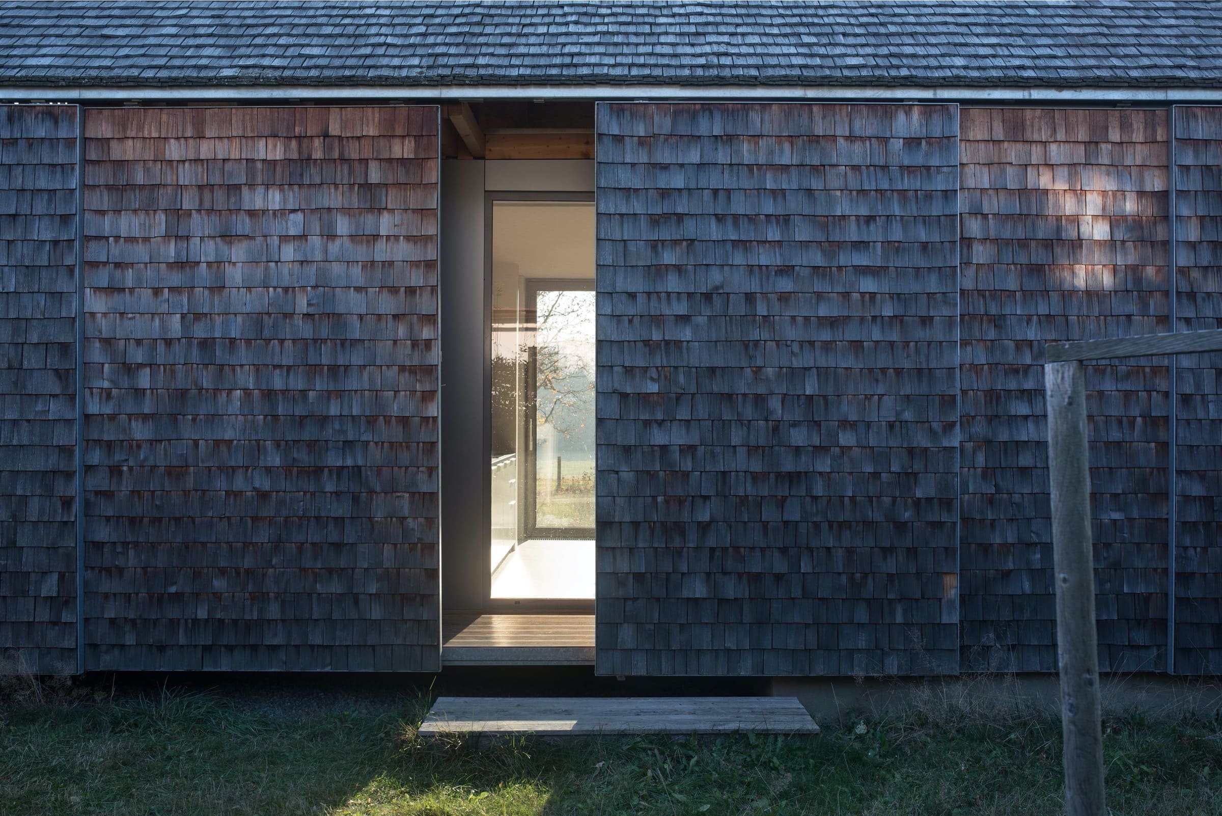 Dřevěný dům na Vysočině vychází z tradičních lidových stavení