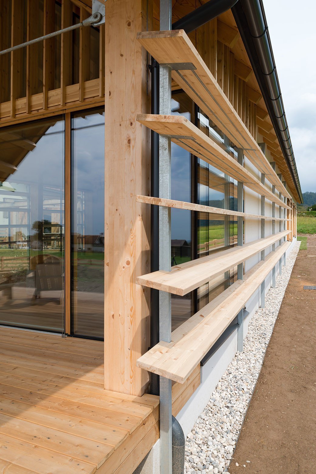 Dům připomínající stodolu