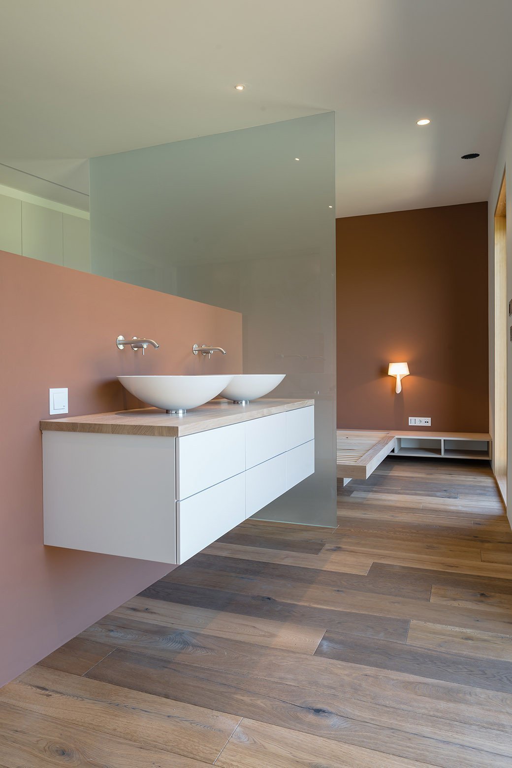 Dům připomínající stodolu