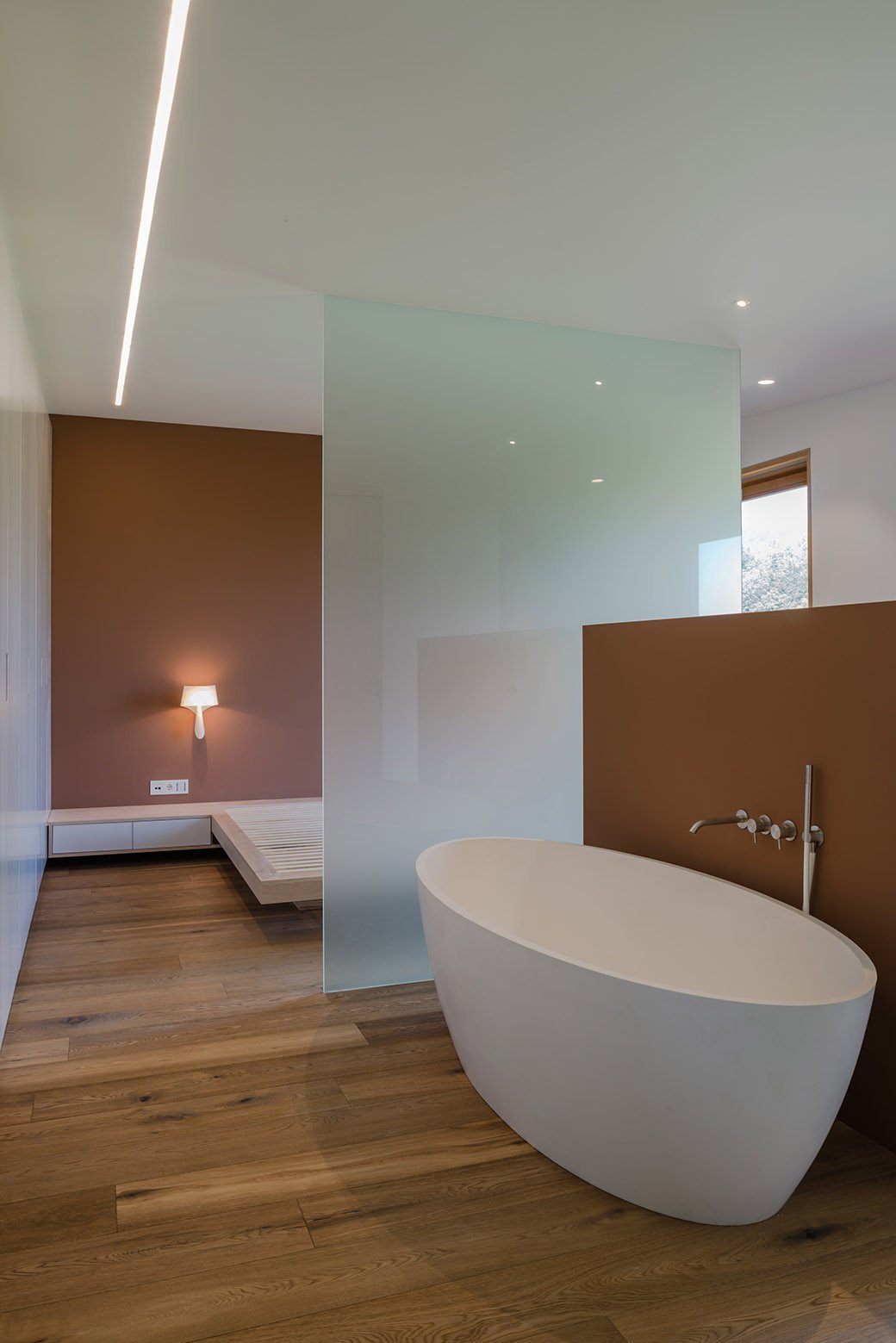 Dům připomínající stodolu