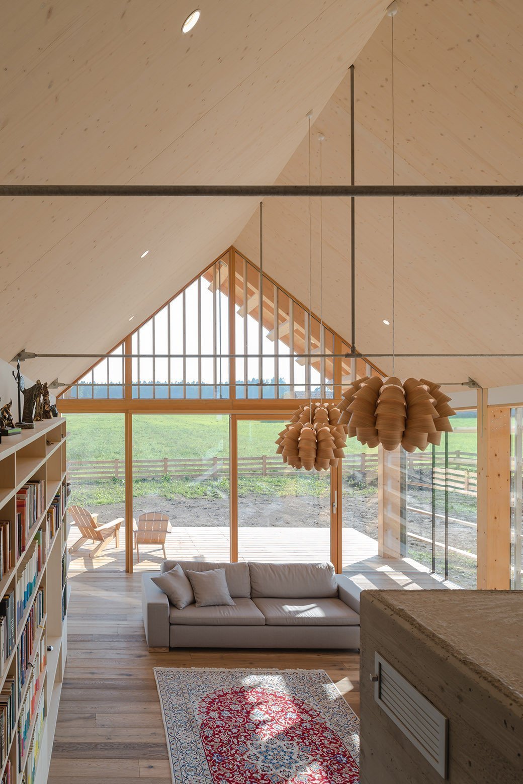 Dům připomínající stodolu