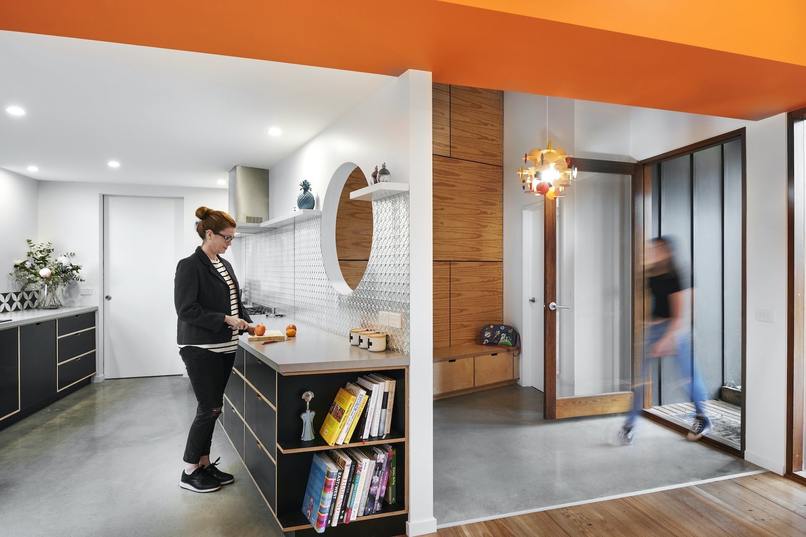 Hravý dům v odvážné kombinaci barev, které nejsou trendy