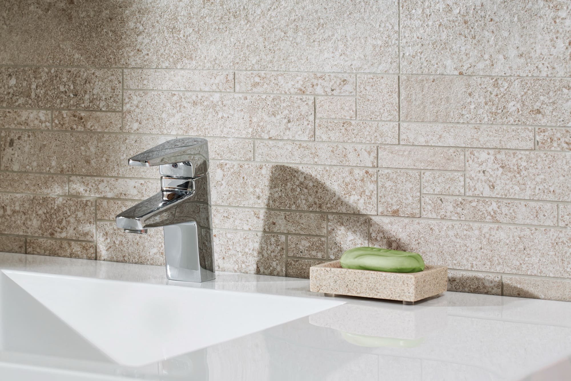 Jak se zbavit plísně v koupelně a jak předcházet jejímu vzniku