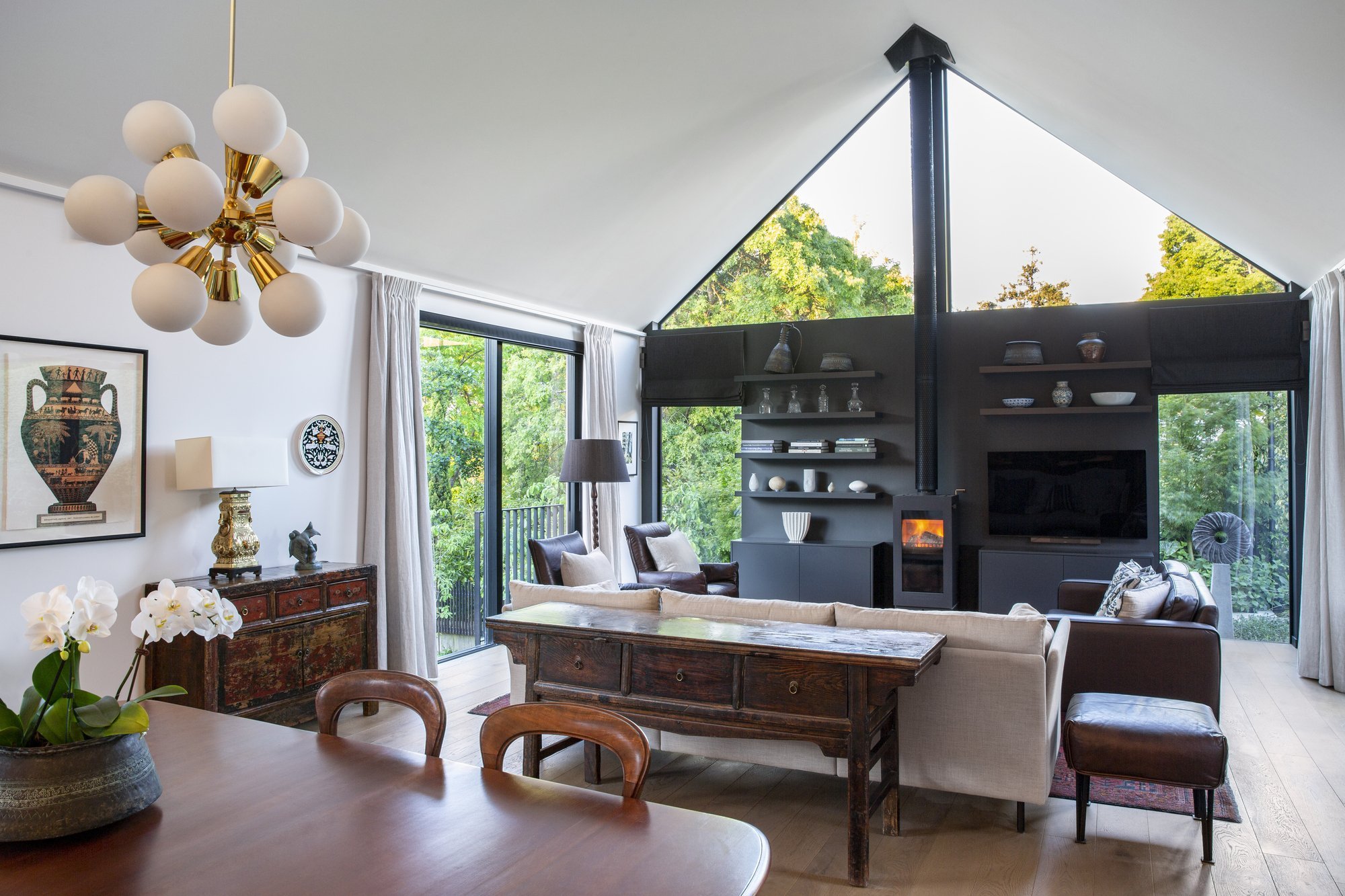 Jedinečný dům na břehu řeky