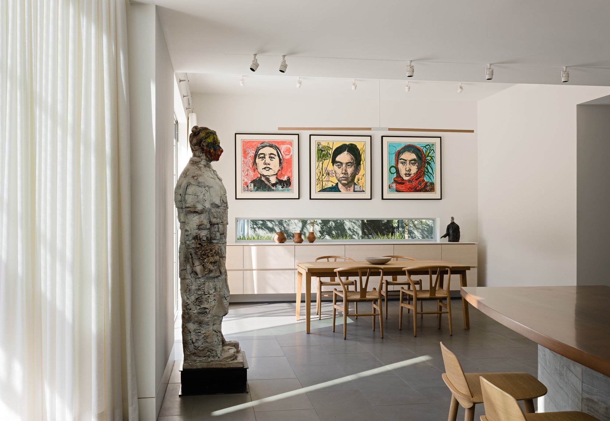 Moderní dům plný umění