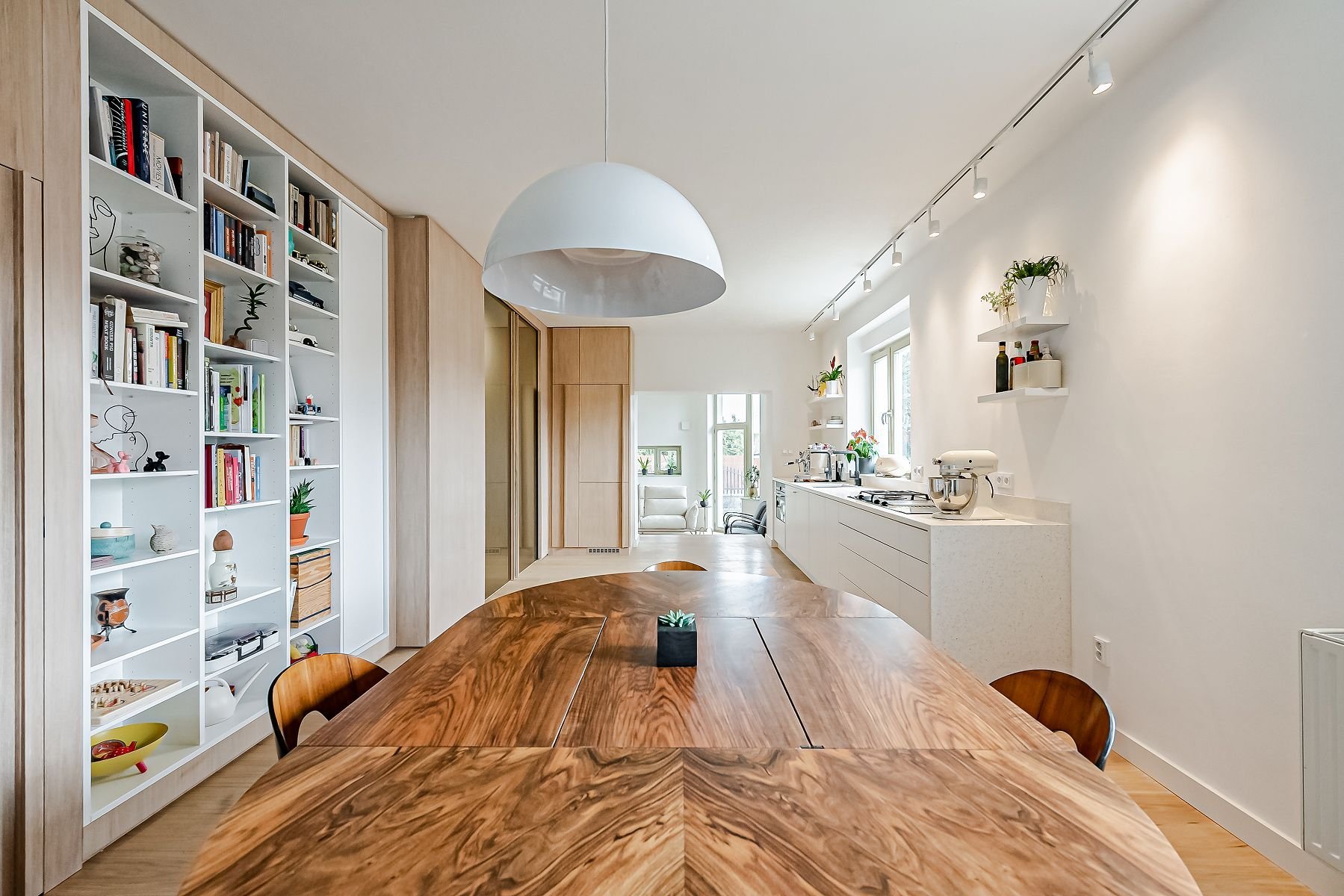 Nadčasový rodinný dům nedaleko Hostivických rybníků