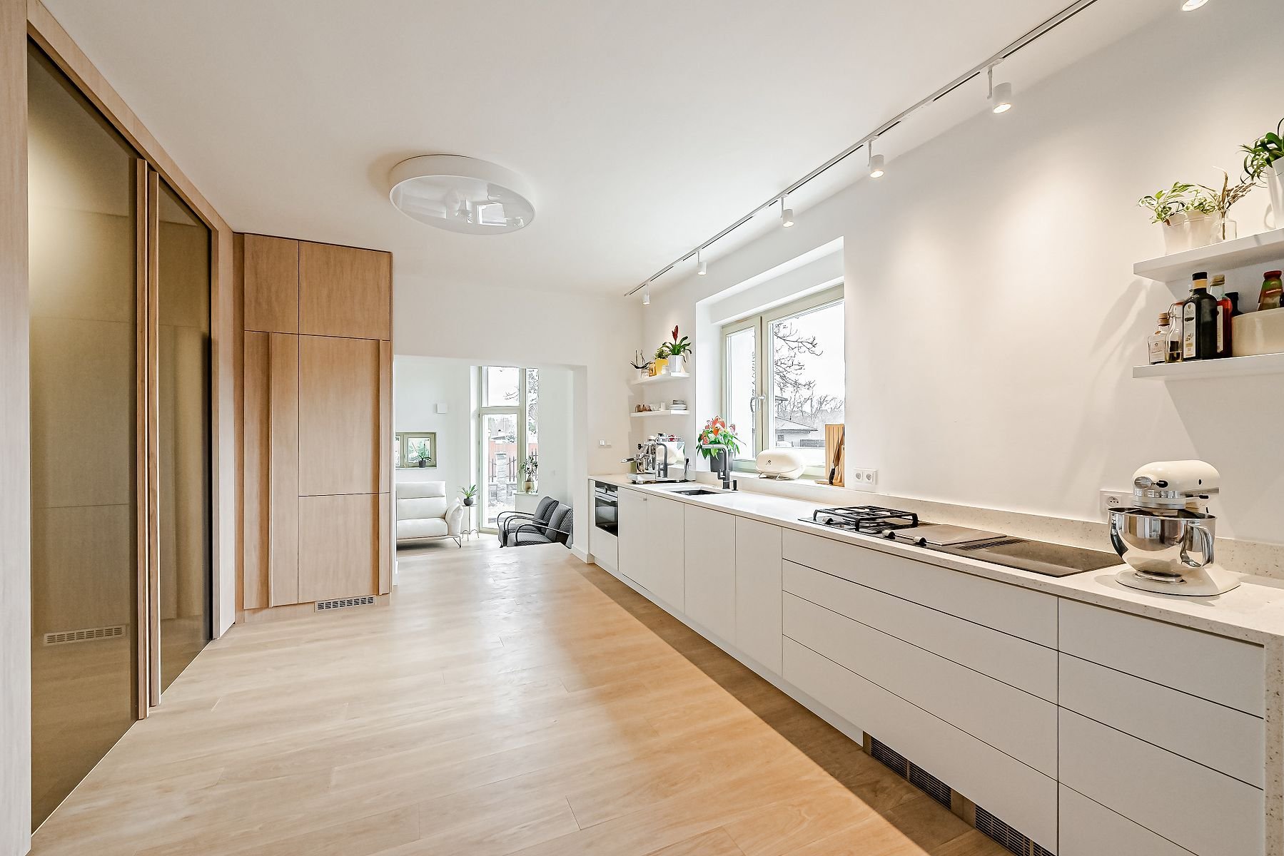 Nadčasový rodinný dům nedaleko Hostivických rybníků