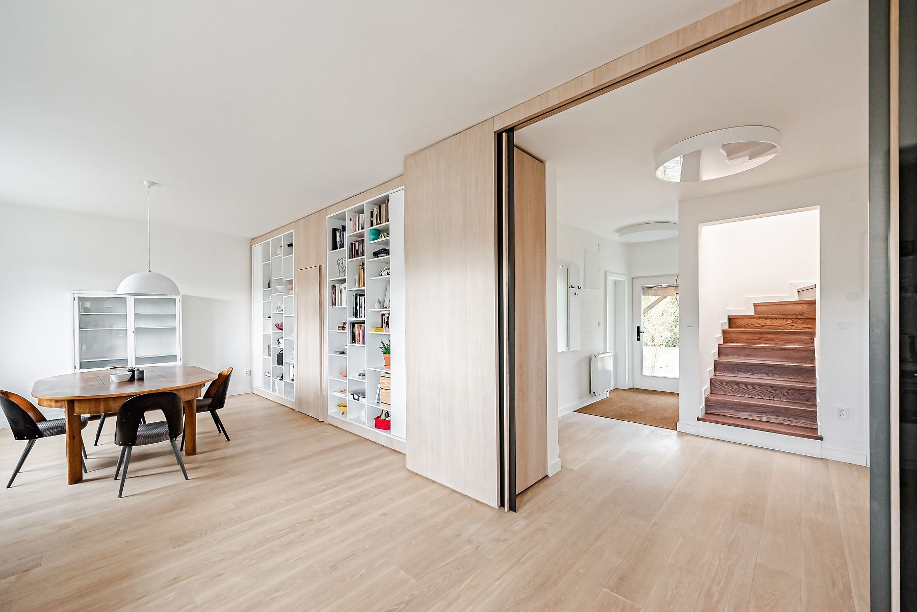 Nadčasový rodinný dům nedaleko Hostivických rybníků