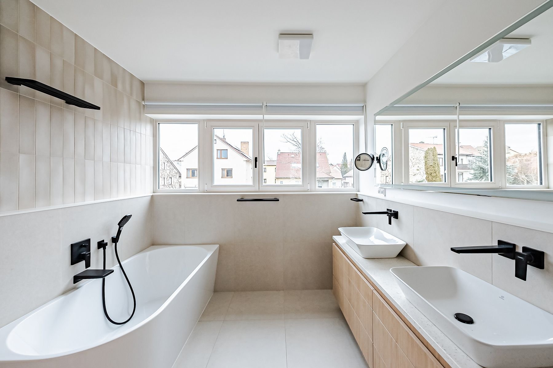 Nadčasový rodinný dům nedaleko Hostivických rybníků