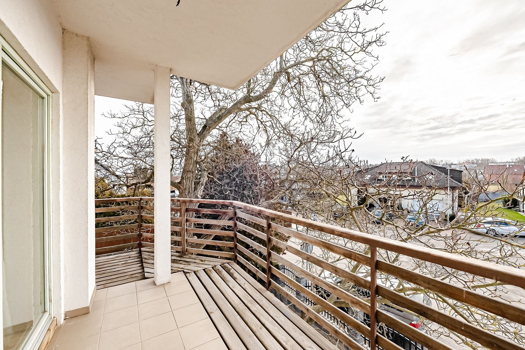 Nadčasový rodinný dům nedaleko Hostivických rybníků