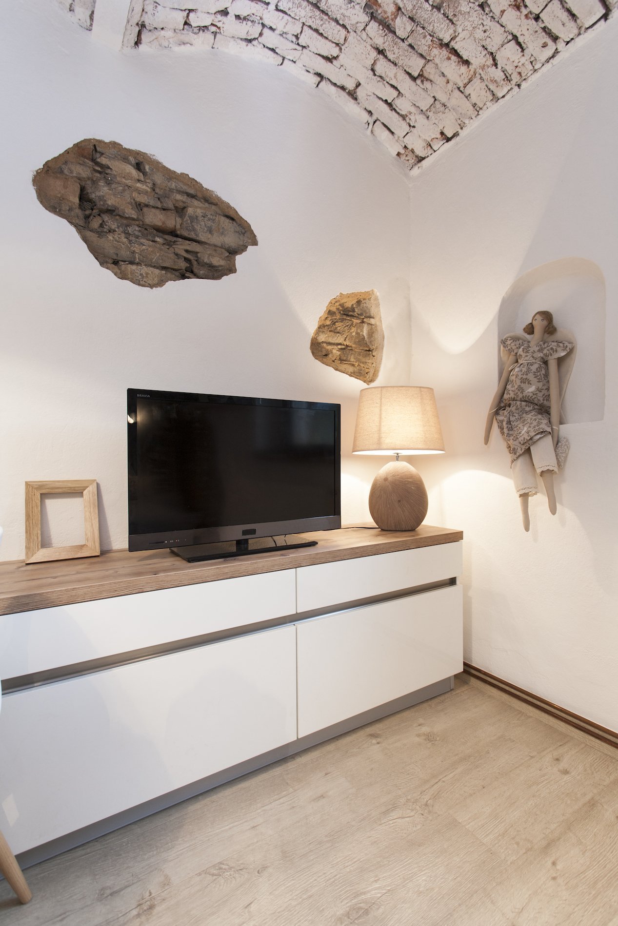 Rekonstrukce v domě jenž byl původně hospodářským stavením