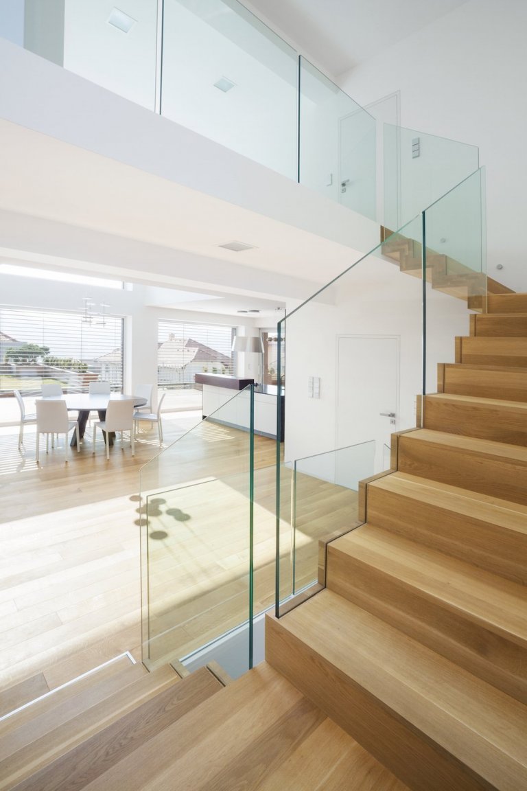 Velkorysé řešení interiéru není rozmařilostí investorů. Majitelé žili dlouhou dobu v&nbsp;zahraničí, proto si po návratu domů začali plnit velké přání, a&nbsp…