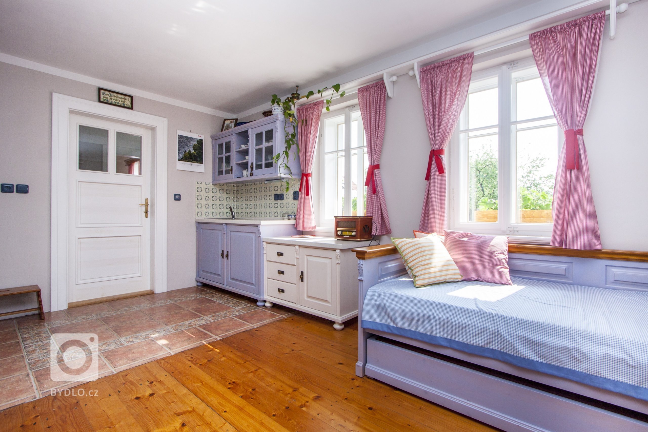 Venkvská chalupa v Českém ráji.&nbsp;Na této krásné chalupě jsem měla možnost spolupracovat od návrhu barevnosti nábytku až po výběr veškerých dekorací a…