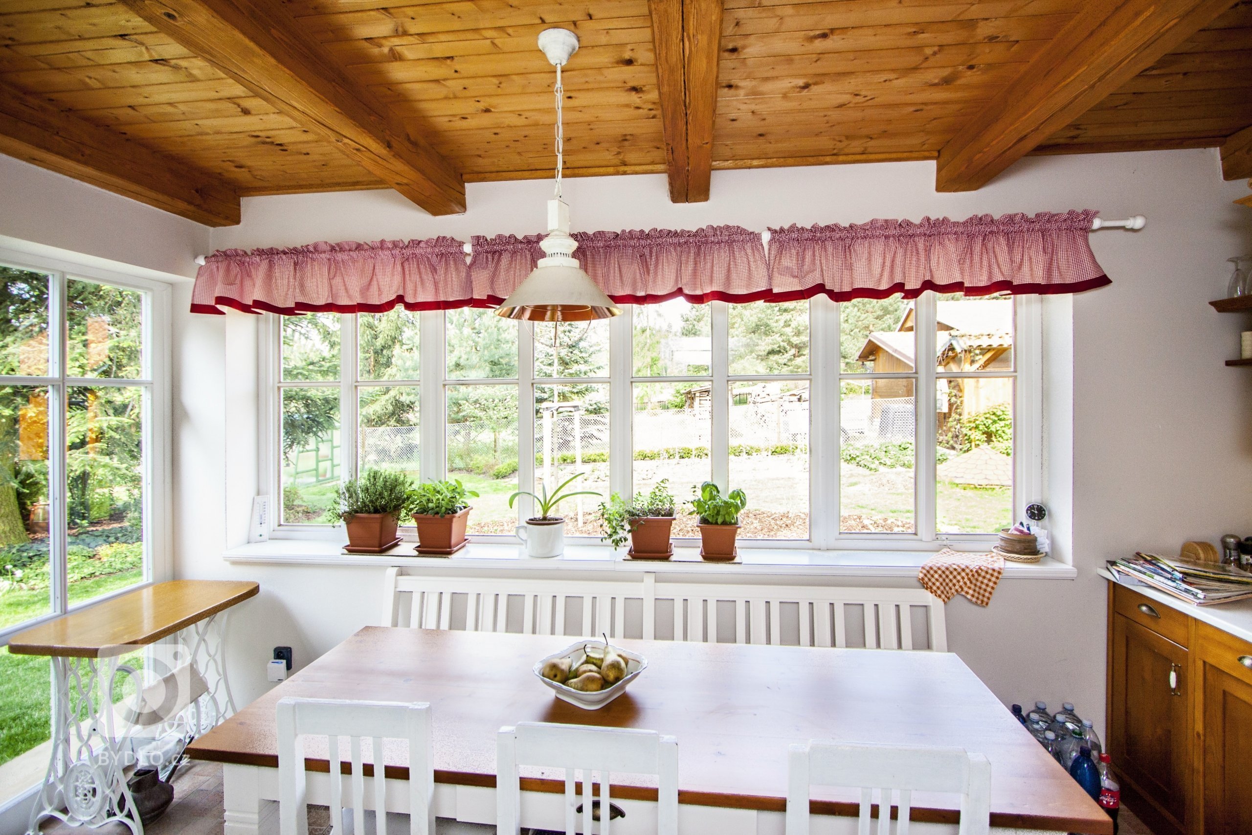 Venkvská chalupa v Českém ráji.&nbsp;Na této krásné chalupě jsem měla možnost spolupracovat od návrhu barevnosti nábytku až po výběr veškerých dekorací a…