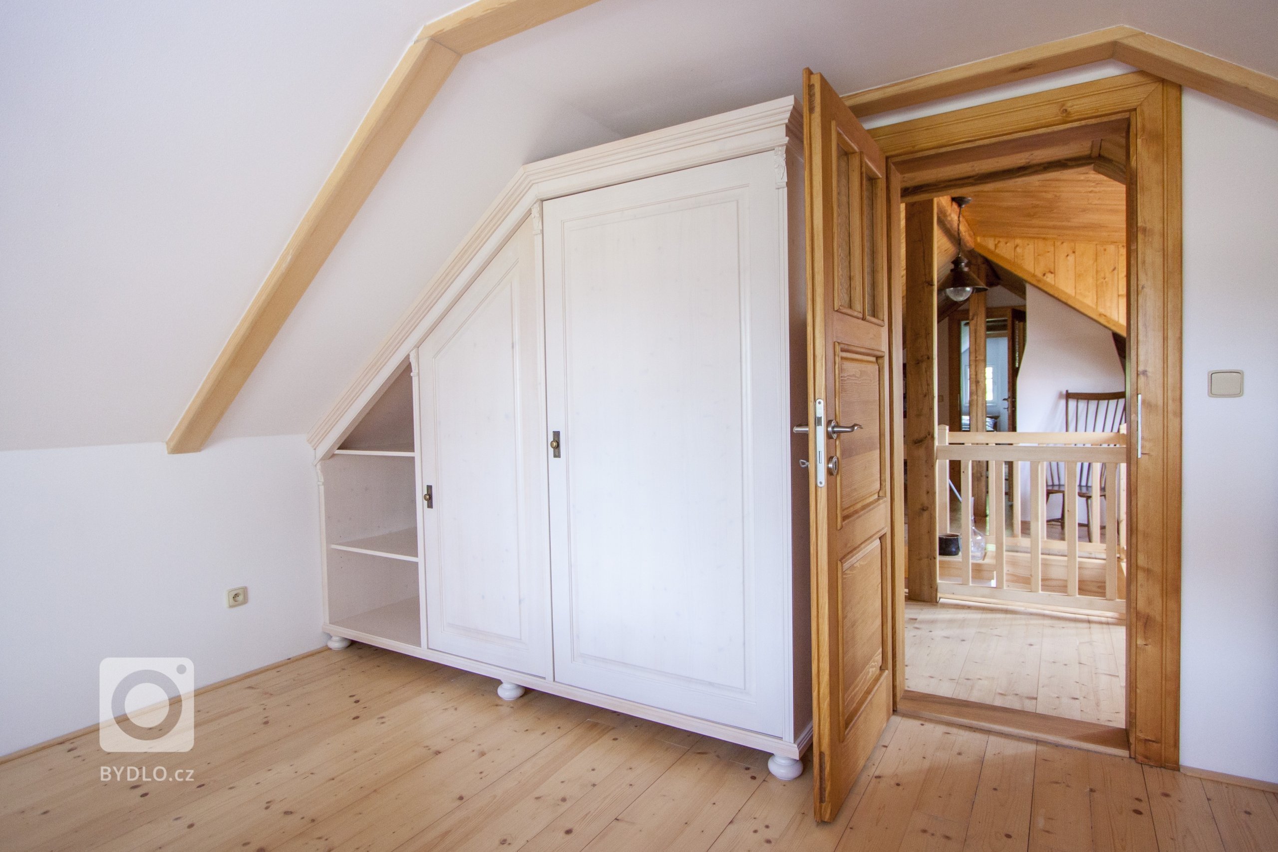 Venkvská chalupa v Českém ráji.&nbsp;Na této krásné chalupě jsem měla možnost spolupracovat od návrhu barevnosti nábytku až po výběr veškerých dekorací a…