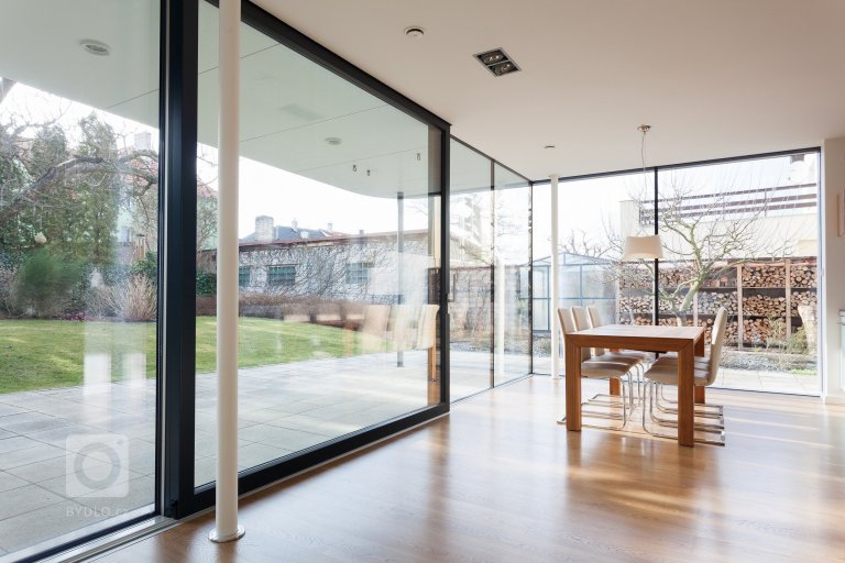 add picture to album