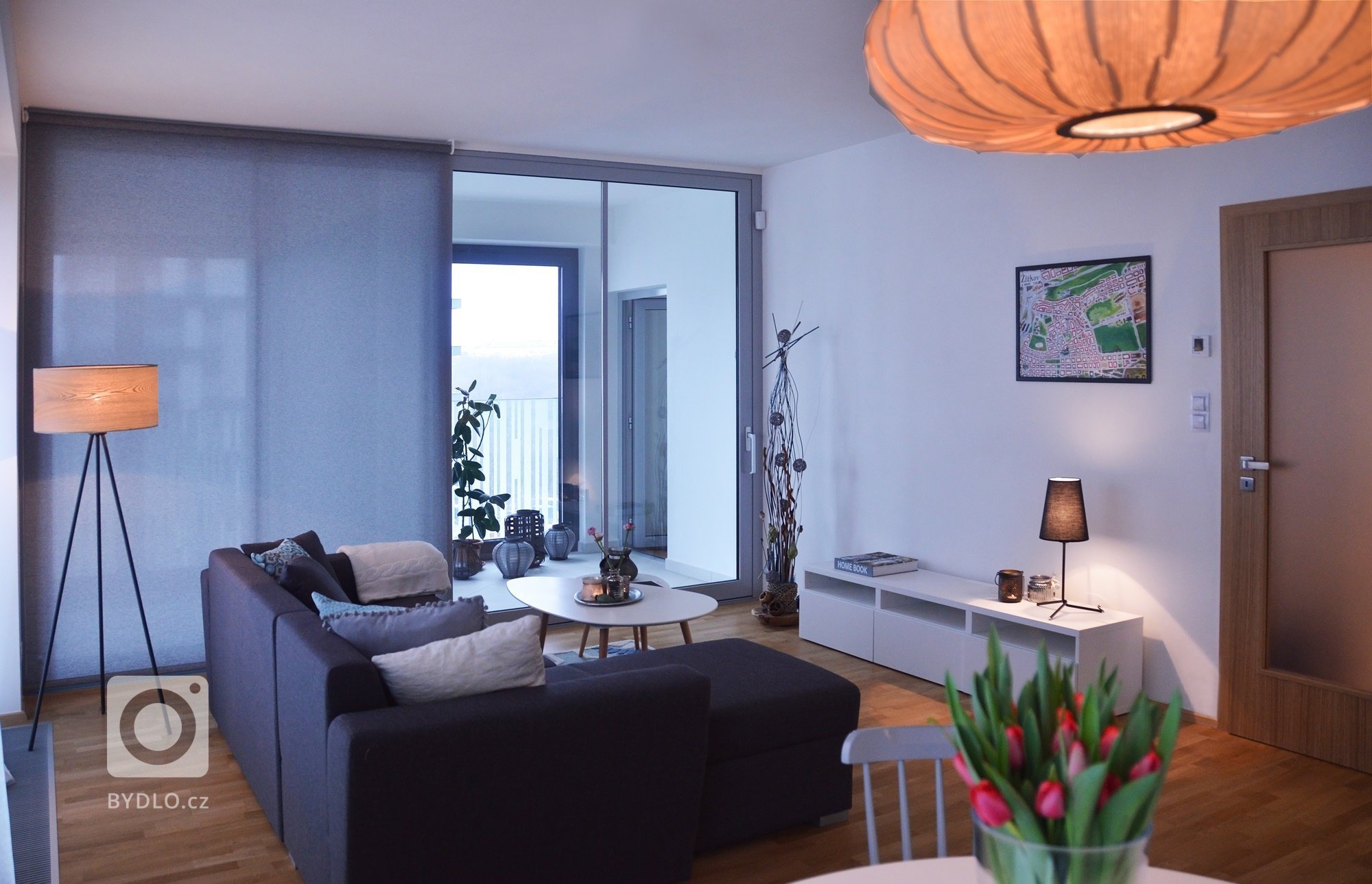 Obývací prostor v návaznosti na zimní zahradu.