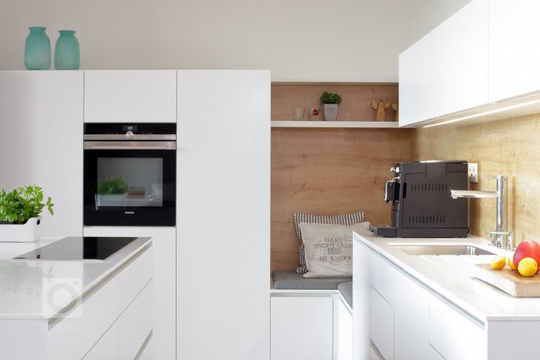 add picture to album