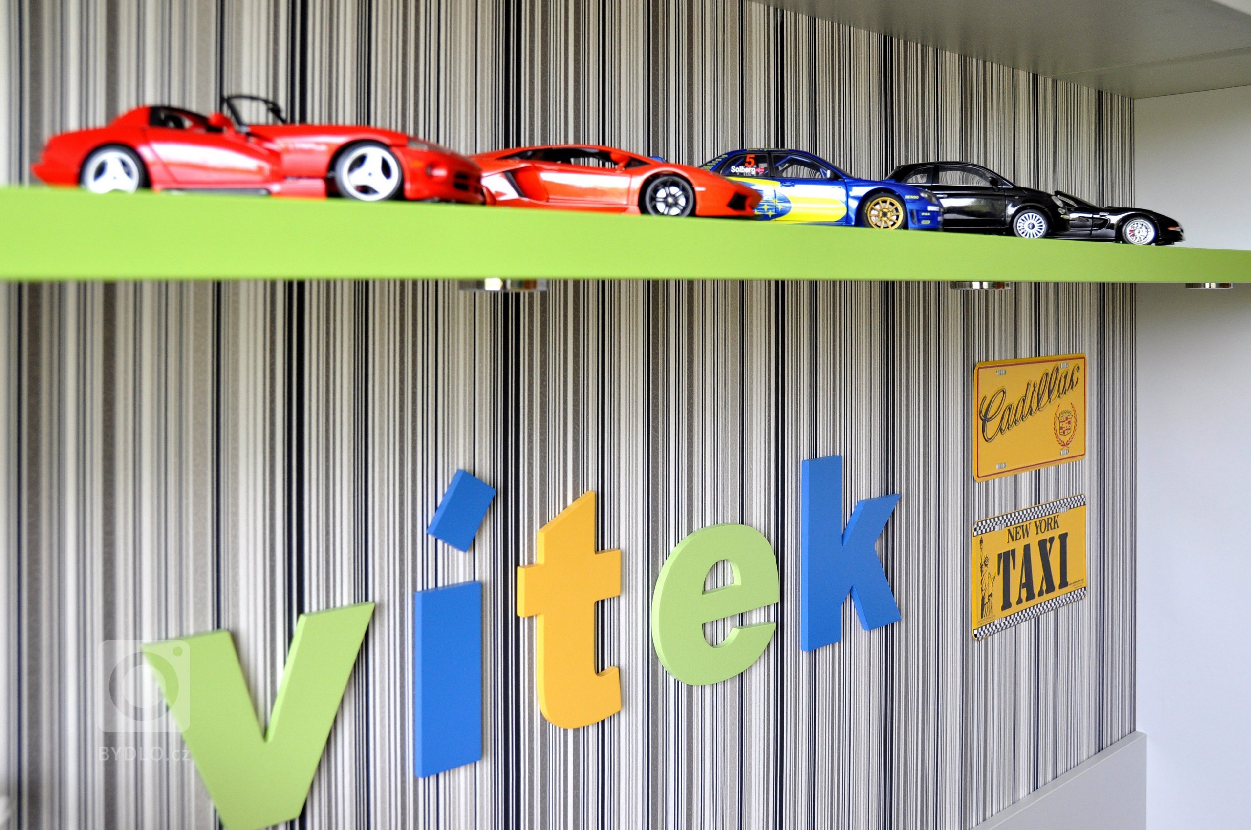 V tomto projektu bylo zadání poměrně jasné &ndash; navrhnout dětský pokoj pro dva kluky školáky tak, aby byla zachována pracovní a relaxační zóna a zároveň zde…