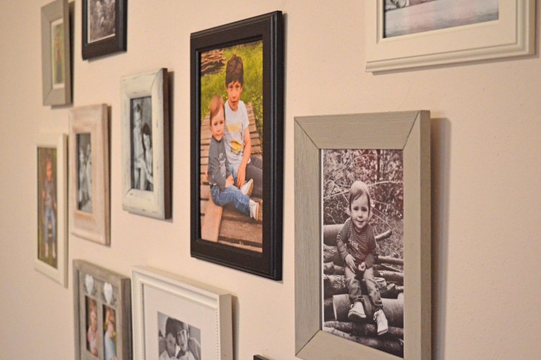 Přáním klientů bylo zabydlet velký podkrovní prostor a použít akcenty růžové na vybavení.&nbsp; Díky rozlehlému prostoru byla navržena nadstandardně velká…