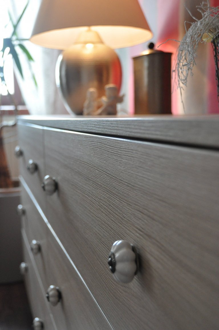 Přáním klientů bylo zabydlet velký podkrovní prostor a použít akcenty růžové na vybavení.&nbsp; Díky rozlehlému prostoru byla navržena nadstandardně velká…