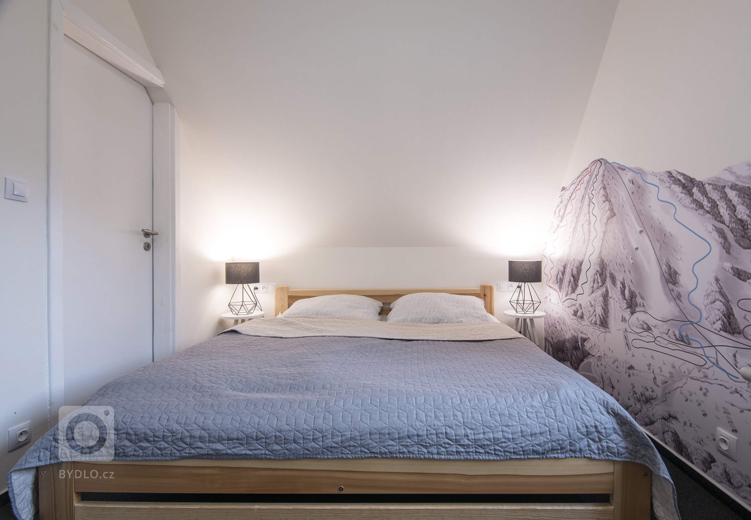 Bývalá kolonie pro úředníky celní správy byla umístěna do Anenského údolí u&nbsp;Harrachova. Je to krásné místo, kterým se vine říčka Mumlava a&nbsp;nyní je to…