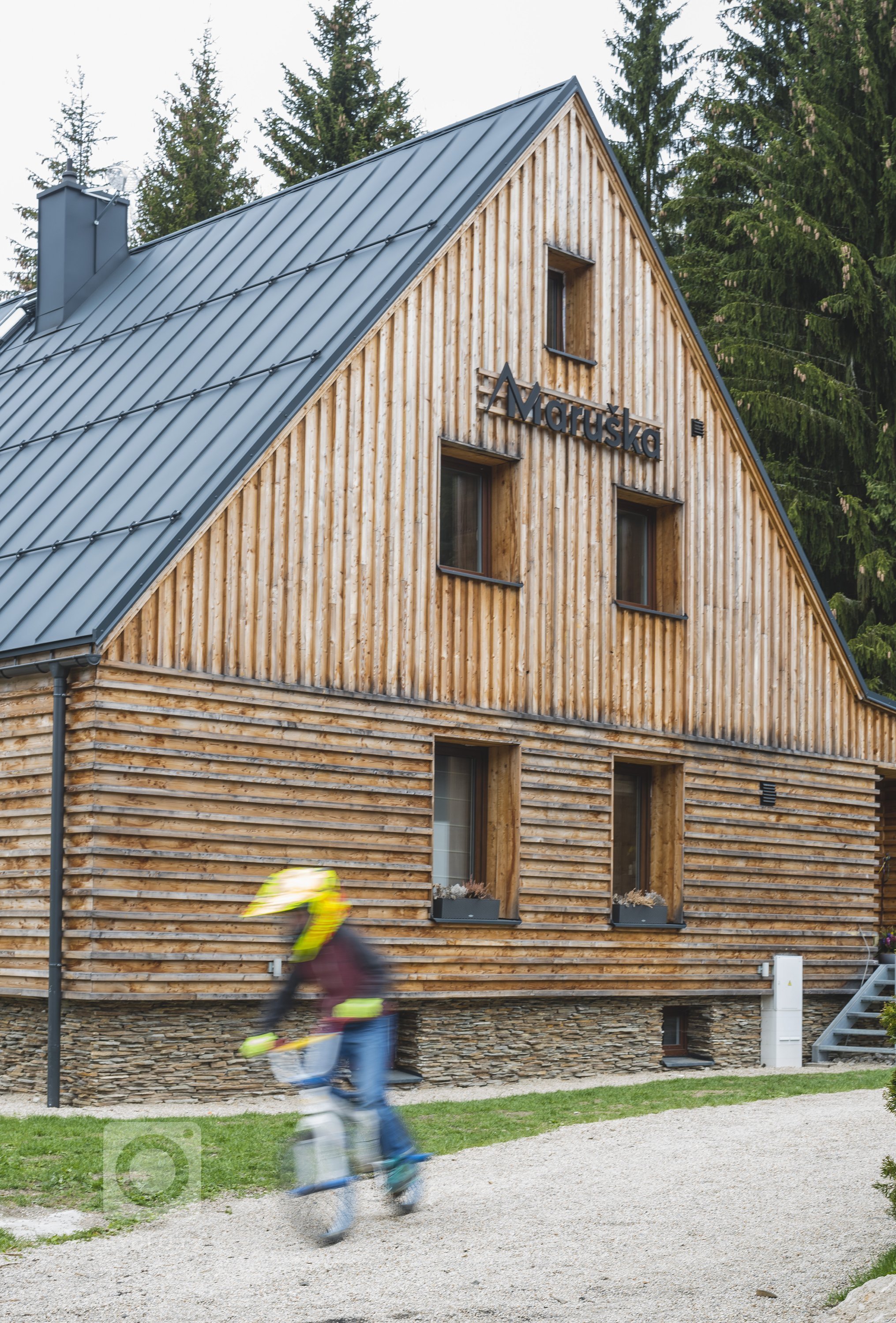 Bývalá kolonie pro úředníky celní správy byla umístěna do Anenského údolí u&nbsp;Harrachova. Je to krásné místo, kterým se vine říčka Mumlava a&nbsp;nyní je to…