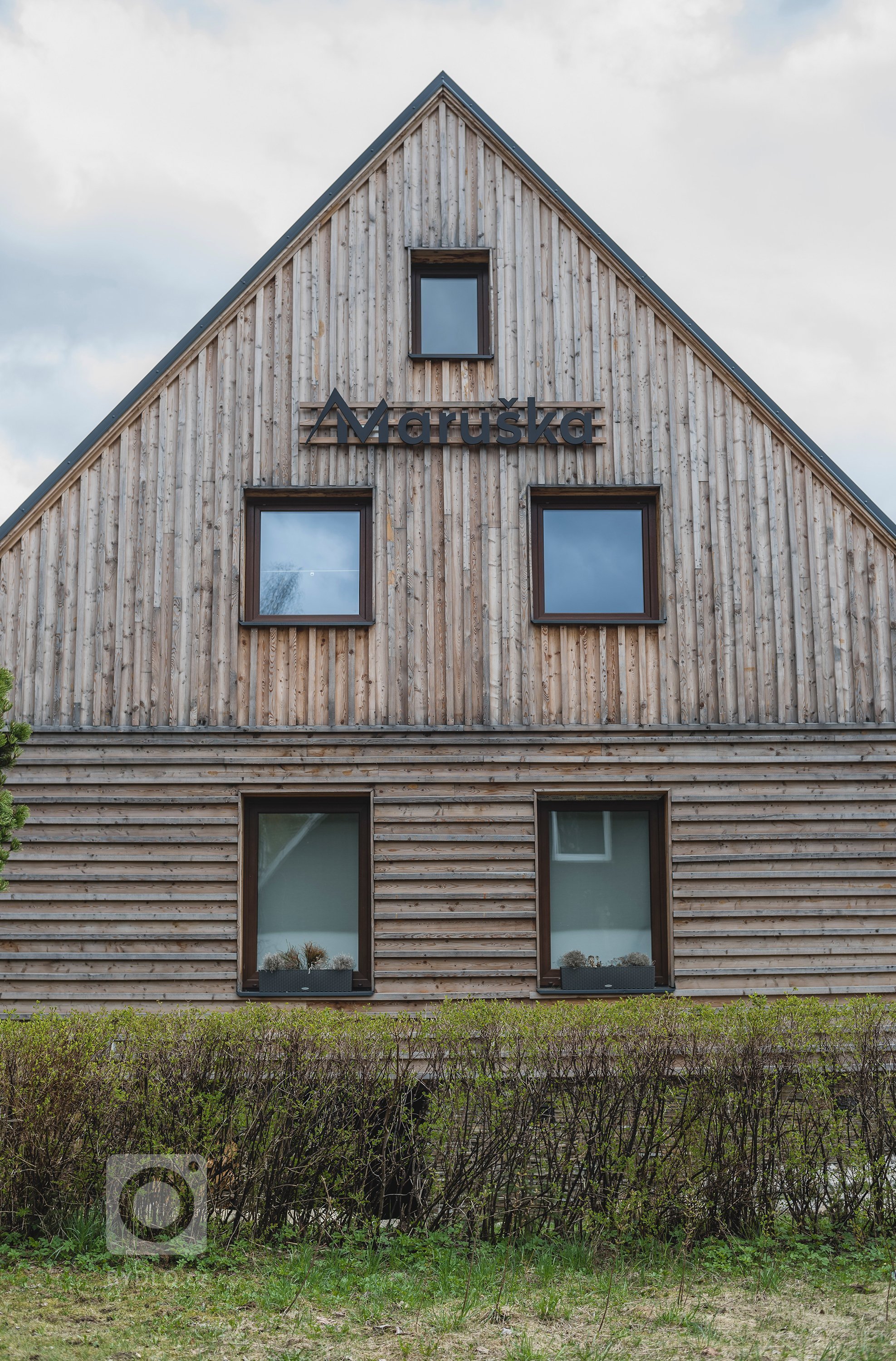 Bývalá kolonie pro úředníky celní správy byla umístěna do Anenského údolí u&nbsp;Harrachova. Je to krásné místo, kterým se vine říčka Mumlava a&nbsp;nyní je to…