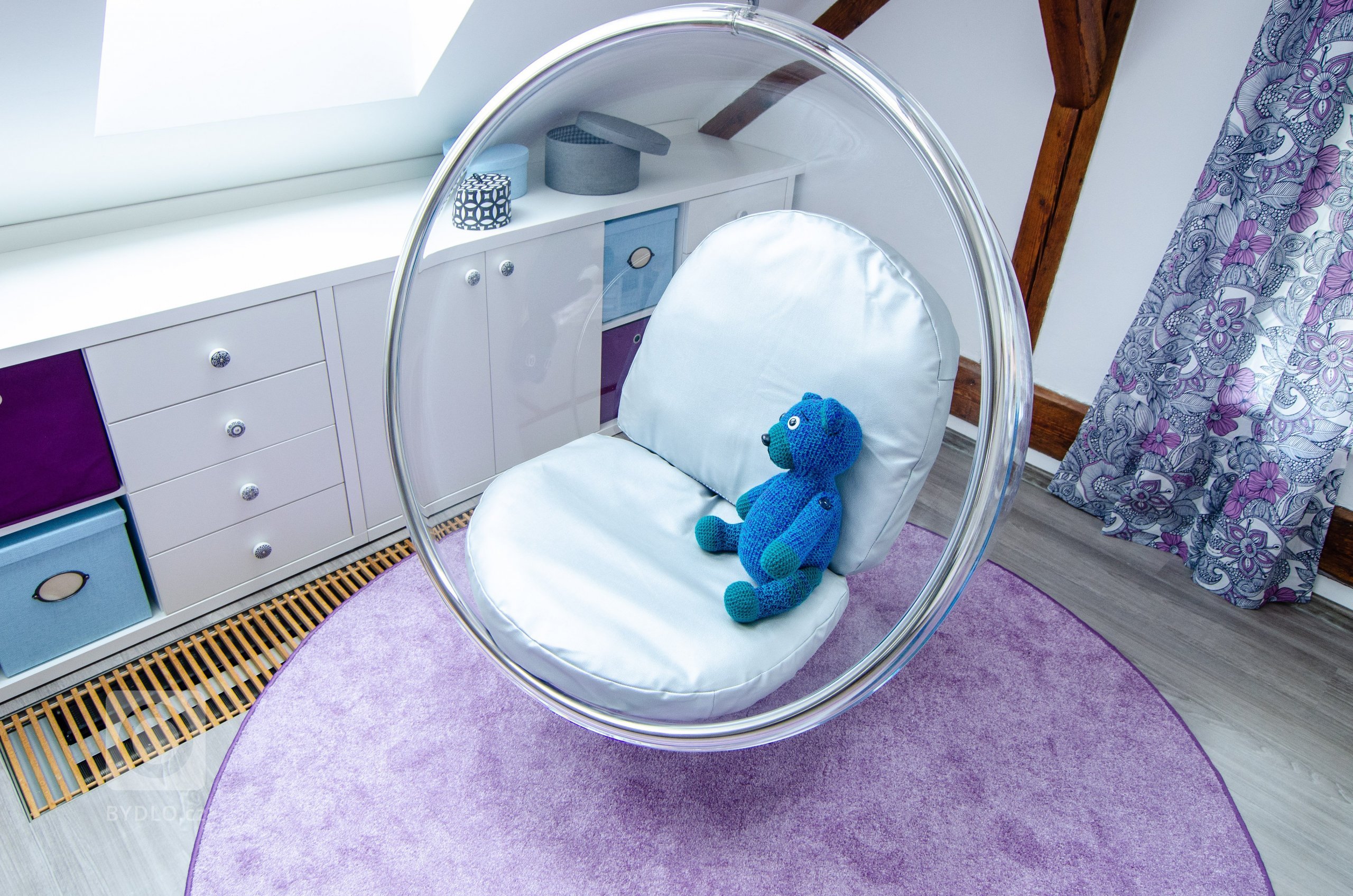 Holčičky měly dostat pokojíček jako překvapení k sedmým narozeninám, těsně před nástupem do školy.
