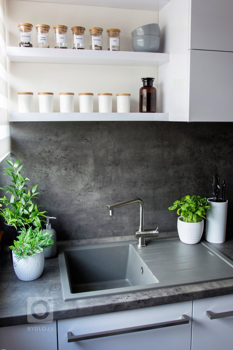 add picture to album