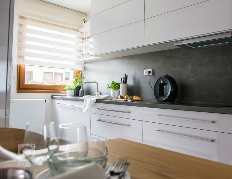 add picture to album