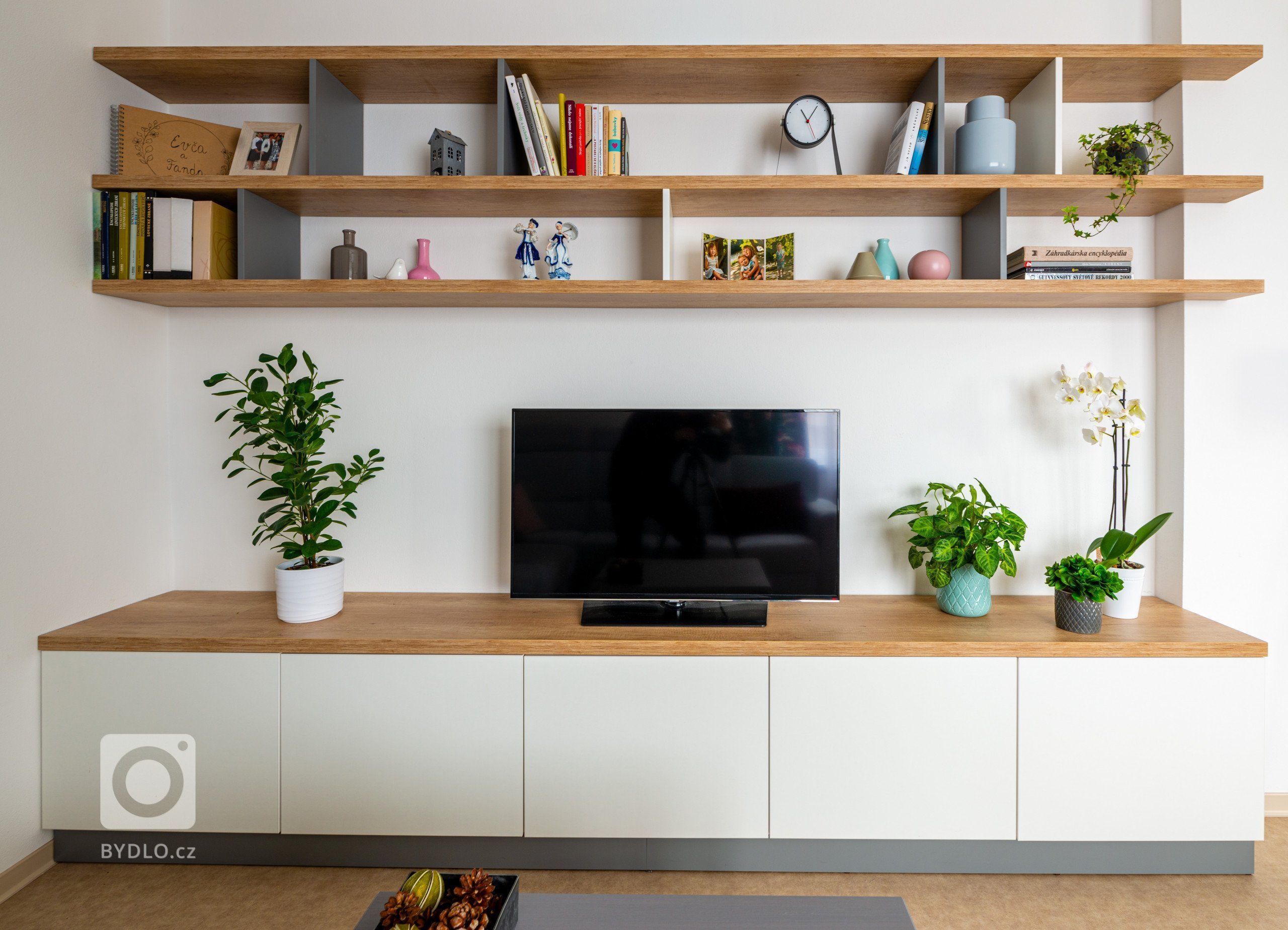 Byt se nachází v&nbsp;bytovém domě ze 70. let minulého století.

Když jsem poprvé vstoupila do upravovaného bytu, dýchnul na mě duch mých dětských let a…