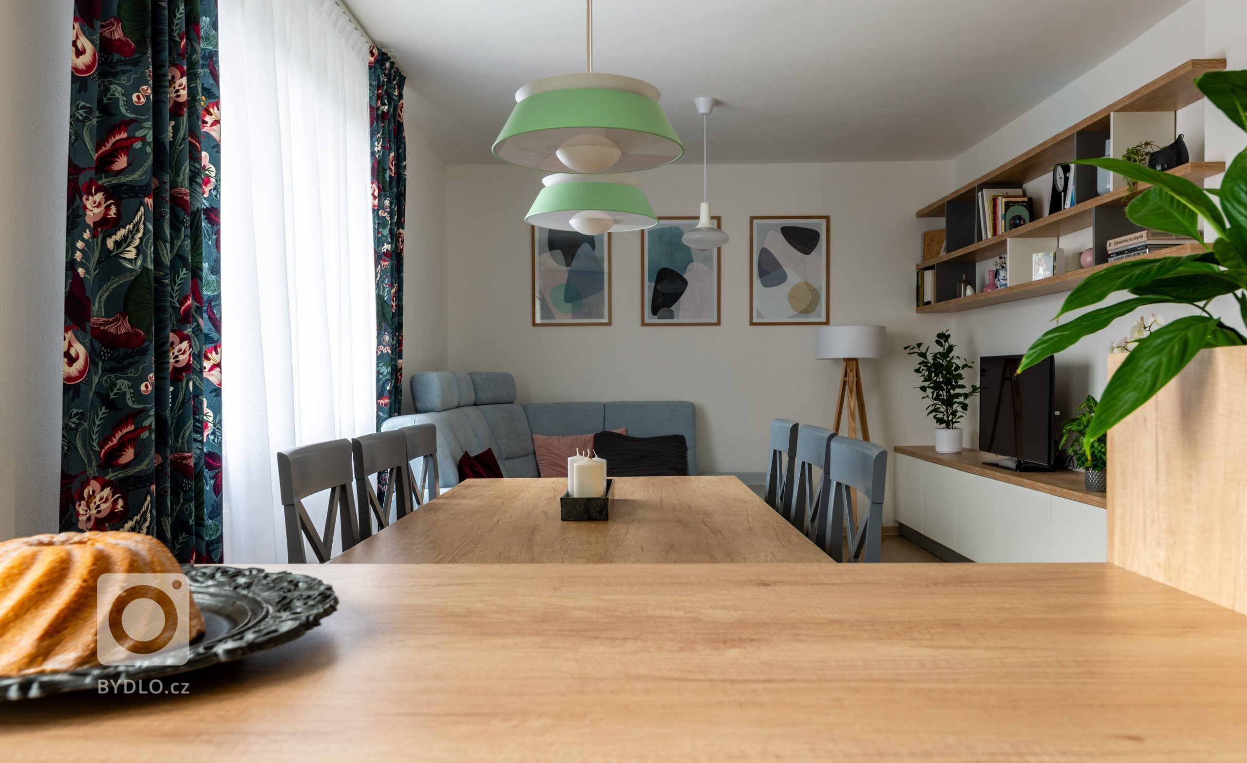 Byt se nachází v&nbsp;bytovém domě ze 70. let minulého století.

Když jsem poprvé vstoupila do upravovaného bytu, dýchnul na mě duch mých dětských let a…