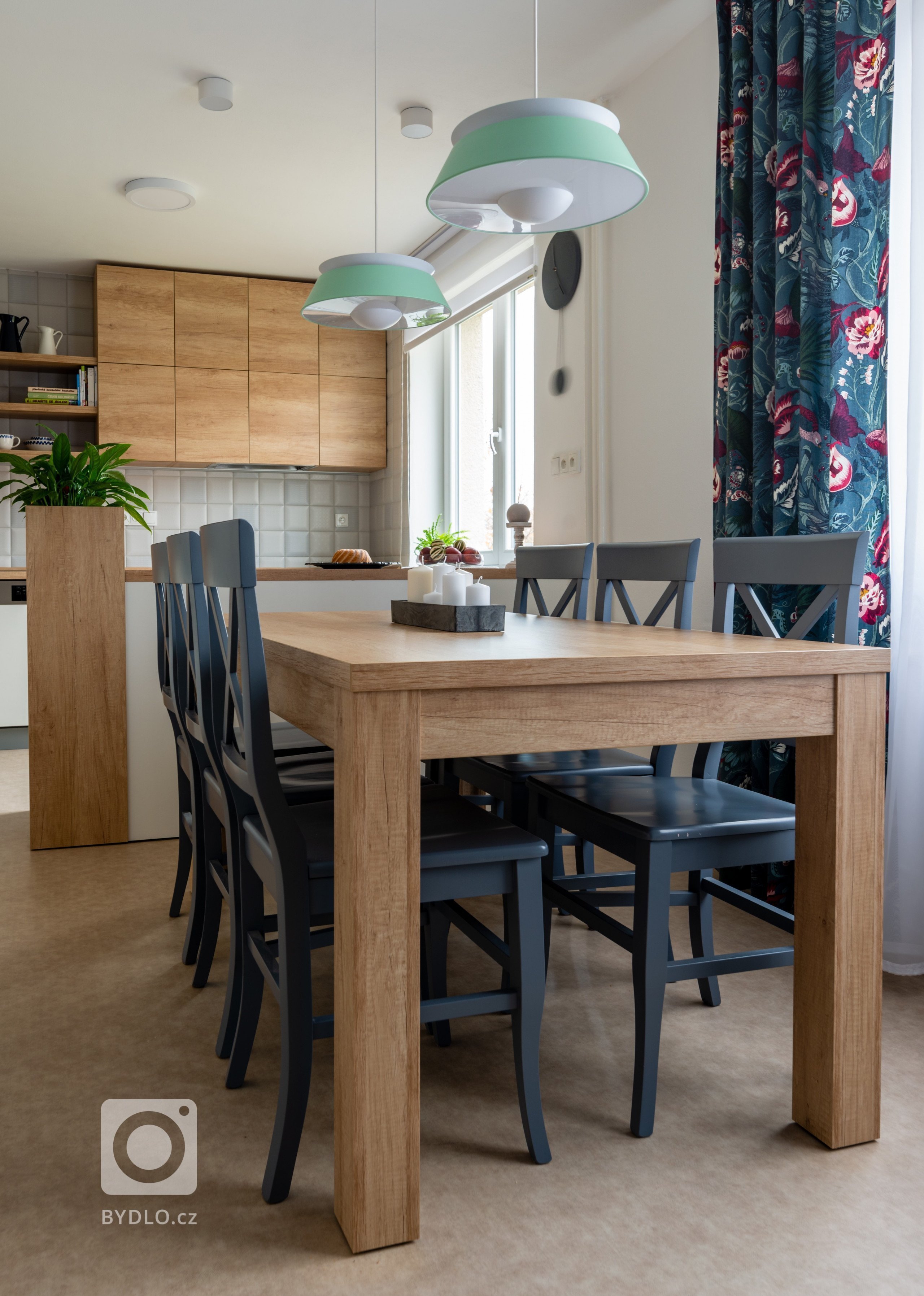 Byt se nachází v&nbsp;bytovém domě ze 70. let minulého století.

Když jsem poprvé vstoupila do upravovaného bytu, dýchnul na mě duch mých dětských let a…