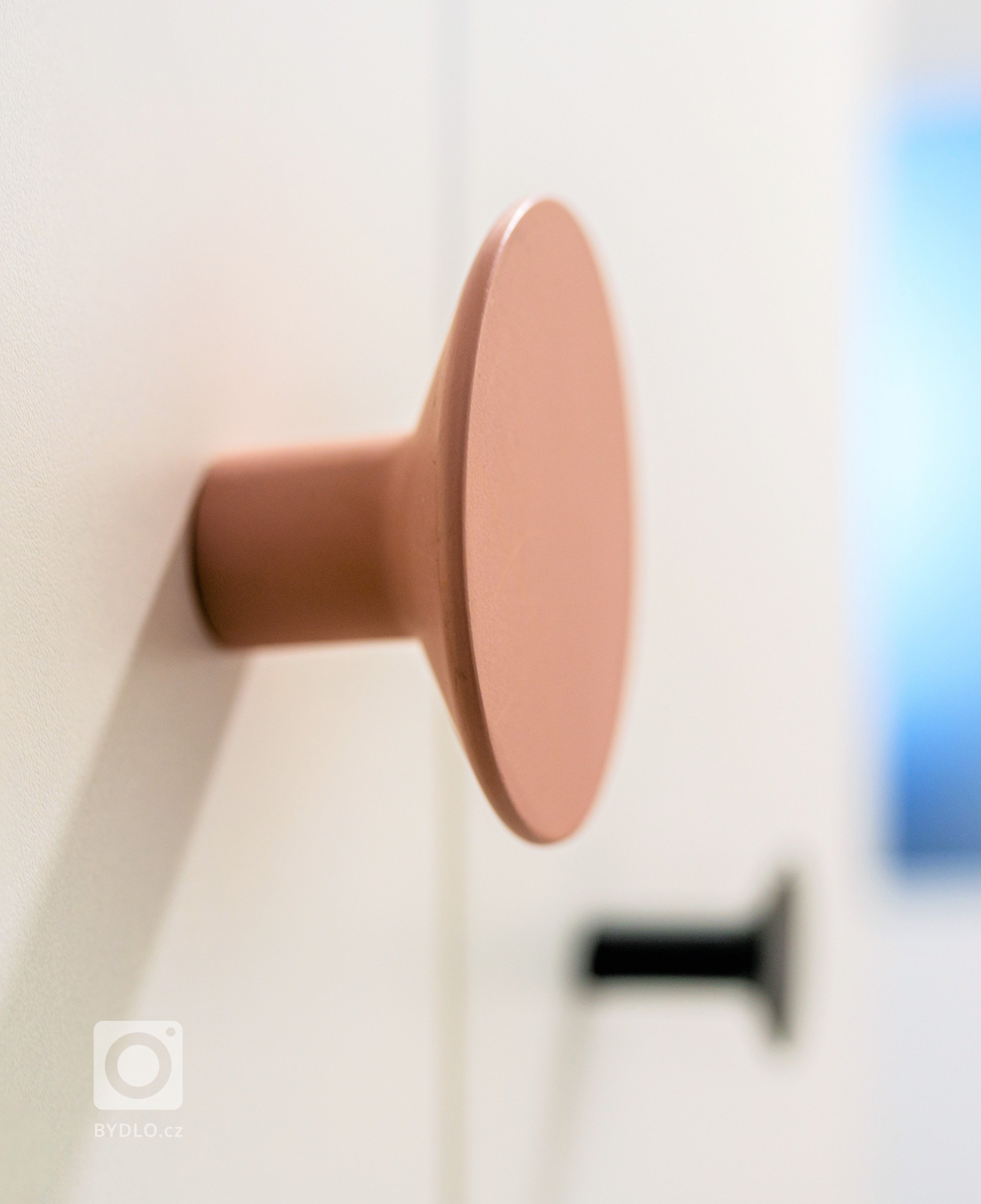 Byt se nachází v&nbsp;bytovém domě ze 70. let minulého století.

Když jsem poprvé vstoupila do upravovaného bytu, dýchnul na mě duch mých dětských let a…