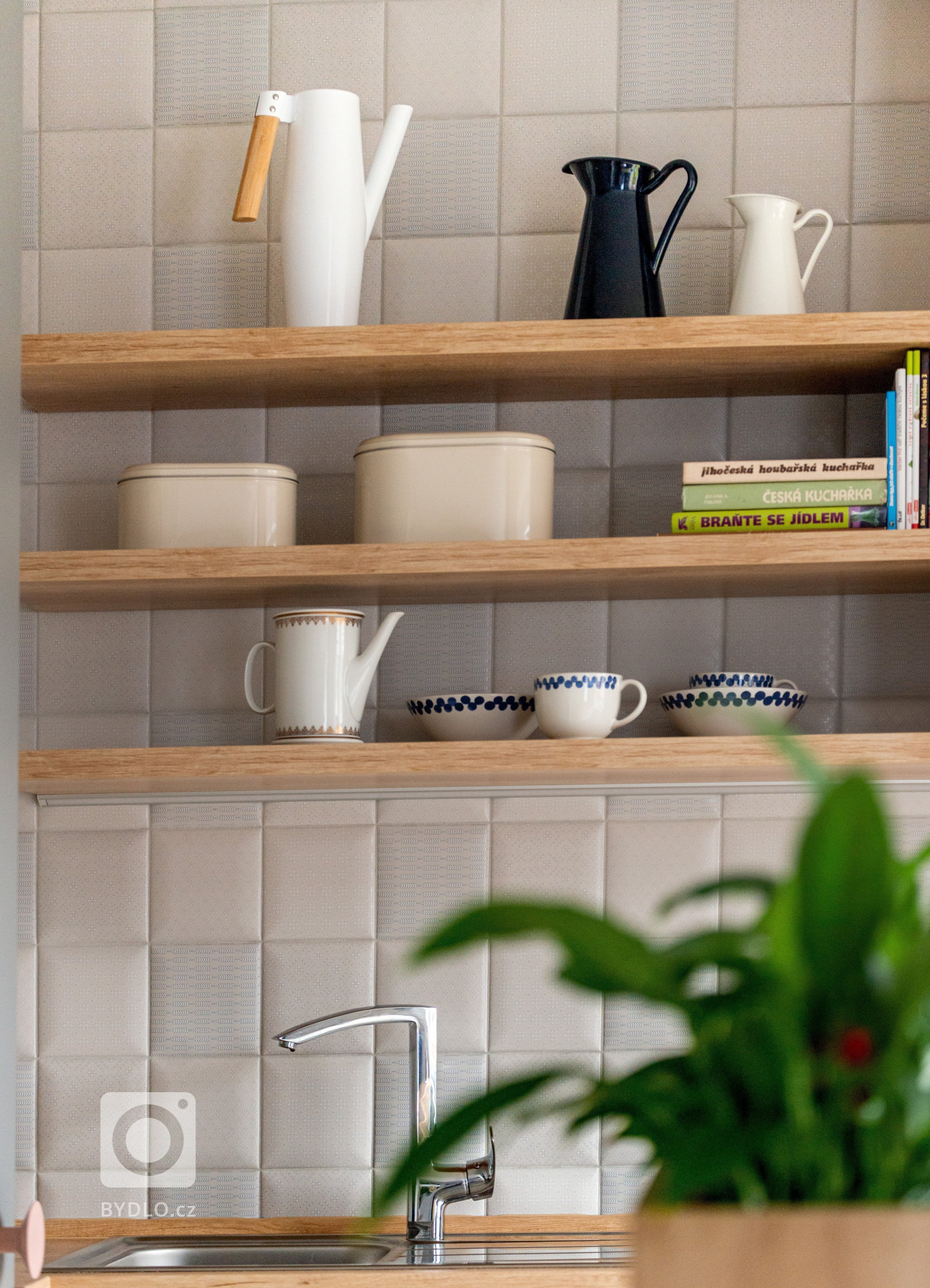 Byt se nachází v&nbsp;bytovém domě ze 70. let minulého století.

Když jsem poprvé vstoupila do upravovaného bytu, dýchnul na mě duch mých dětských let a…