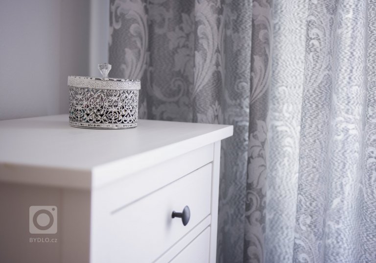 add picture to album