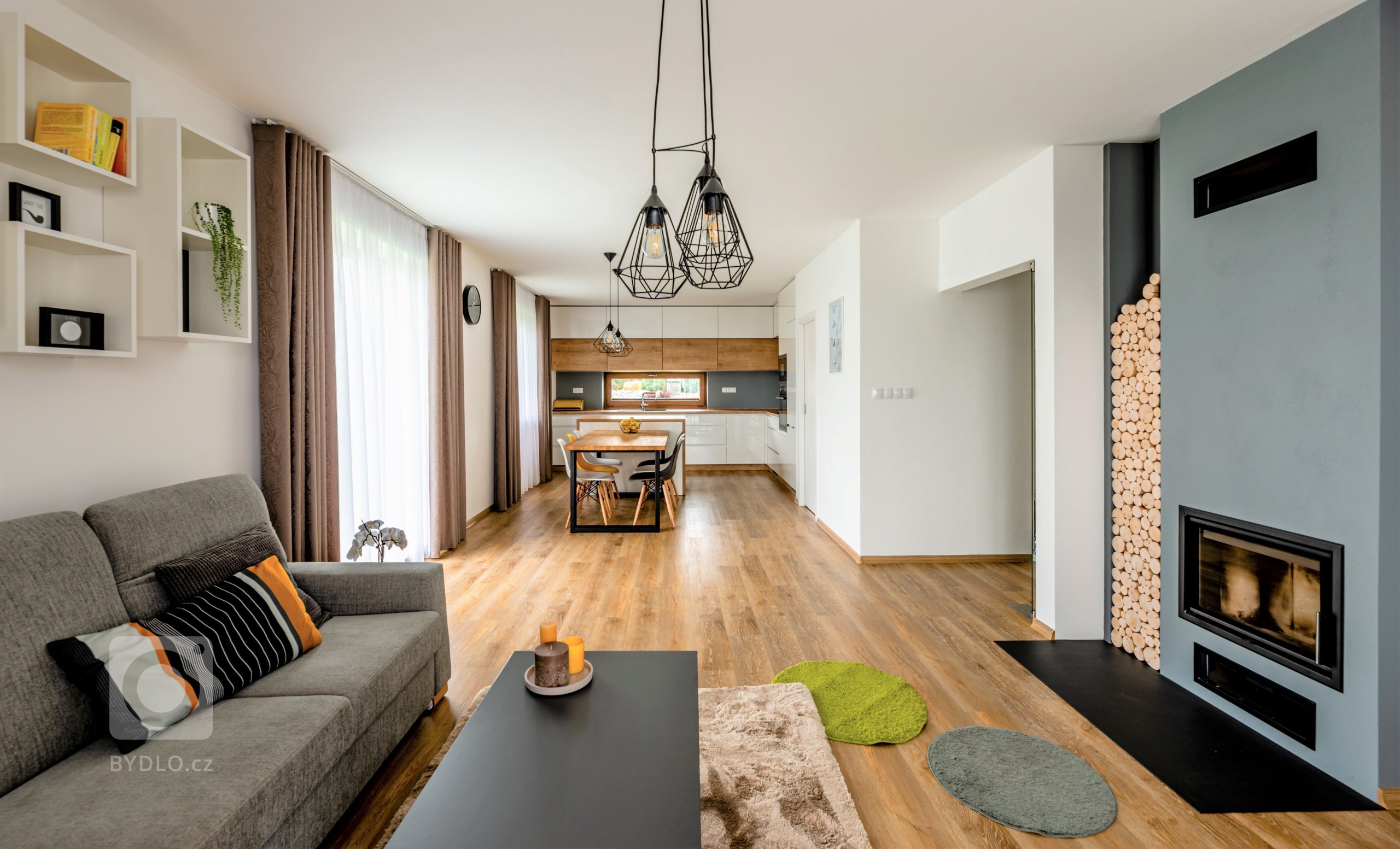 K&nbsp;této realizaci jsem byla přizvaná ve chvíli již hotového, leč prázdného stavebního prostoru.

Jedná se o přízemní rodinný dům, kde již byla daná…