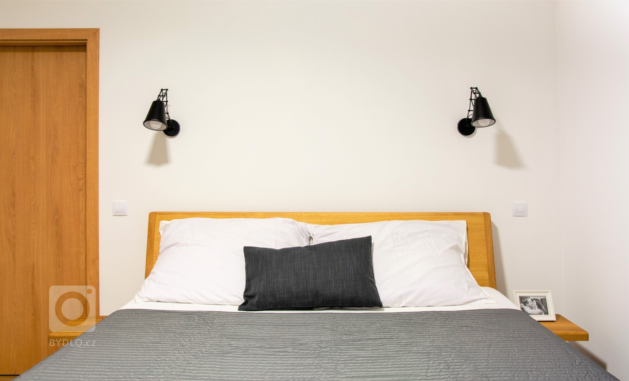 K&nbsp;této realizaci jsem byla přizvaná ve chvíli již hotového, leč prázdného stavebního prostoru.

Jedná se o přízemní rodinný dům, kde již byla daná…