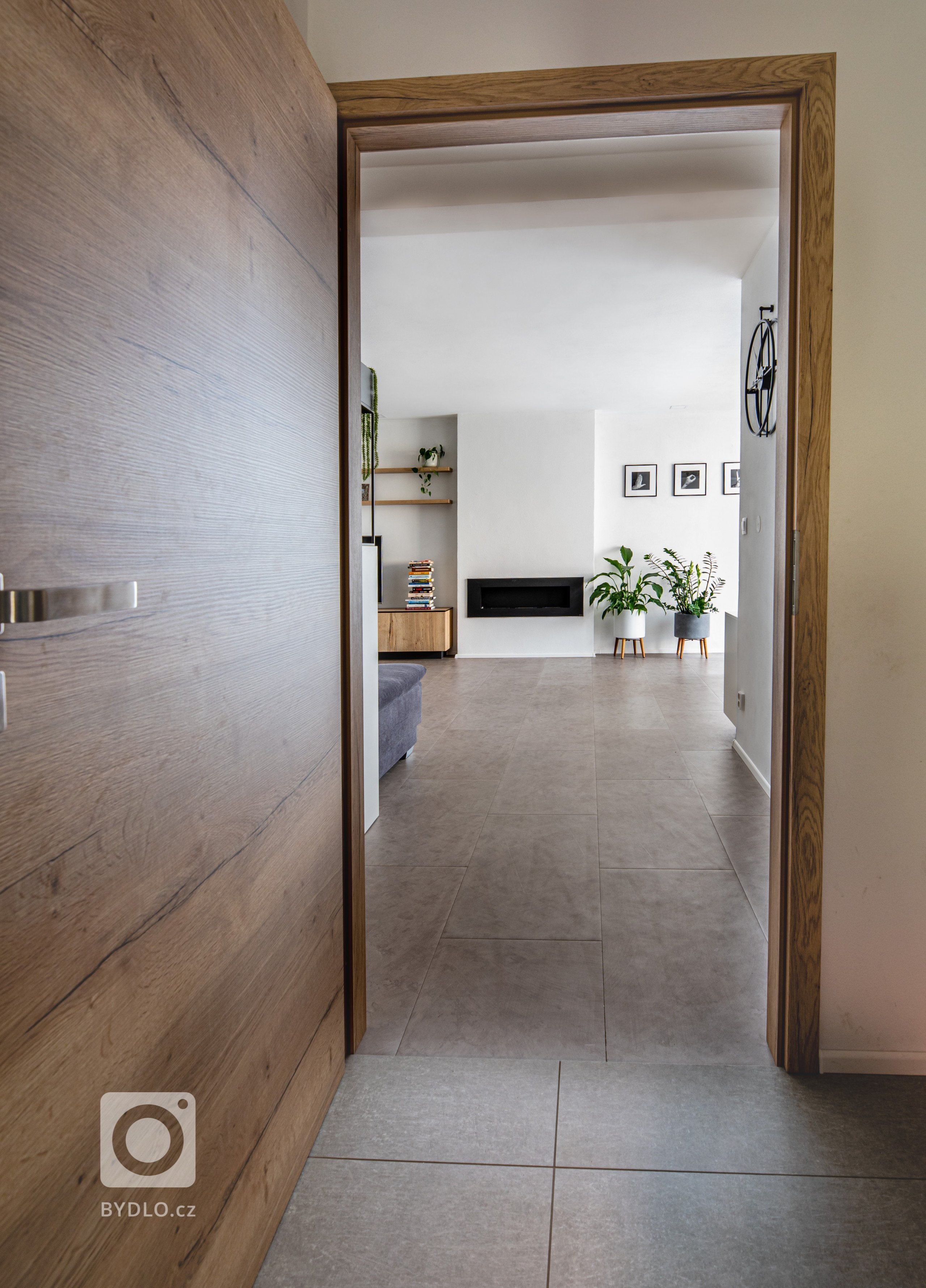 Tento prostor vznikl v přízemí domu na místě původního komerčního prostoru, kde jsme se museli přizpůsobit nosnému systému budovy a návaznosti na přístup do…