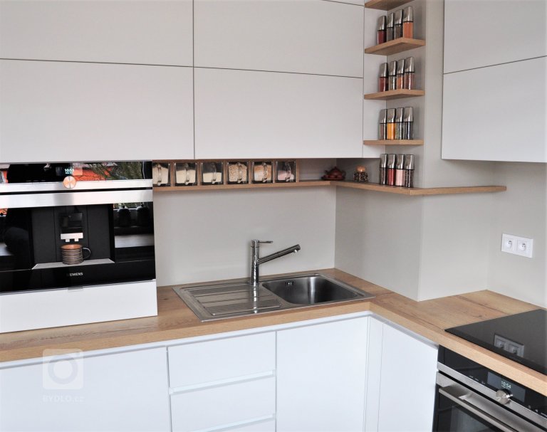 add picture to album