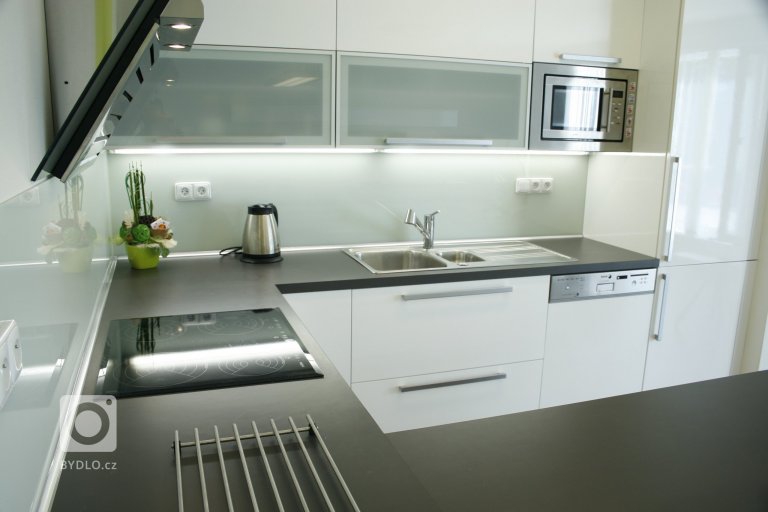 add picture to album