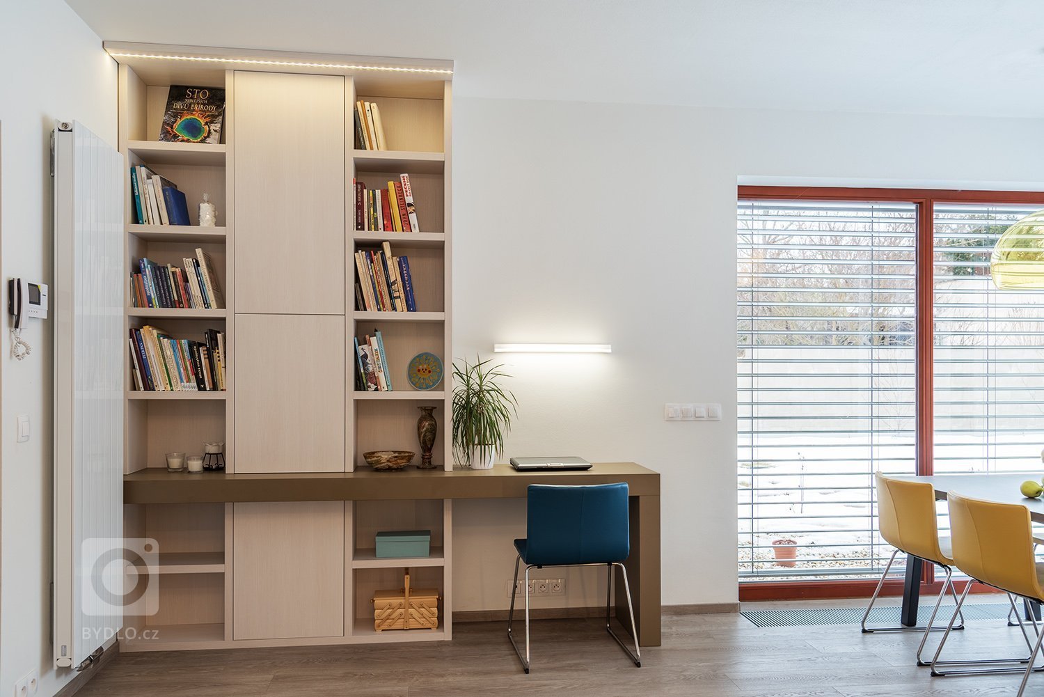 Novostavba jednopodlažního rodinného domu se nachází kousek od centra Brna a je ukrytá v atriu nového bytového domu. Poskytuje&nbsp;tedy dostatek soukromí a…